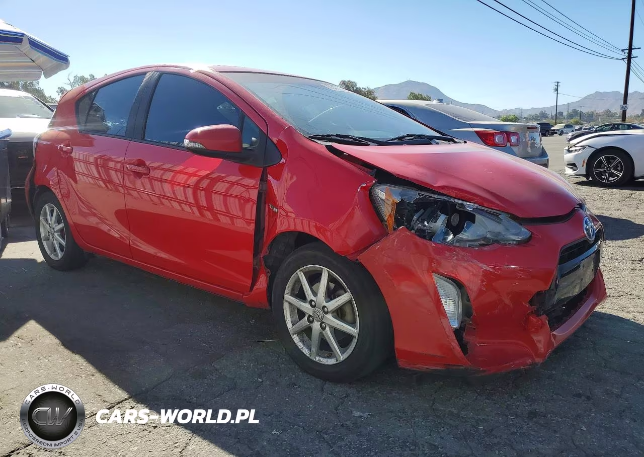 2015 Toyota Prius C Four VIN:JTDKDTB33F1113112 - 4