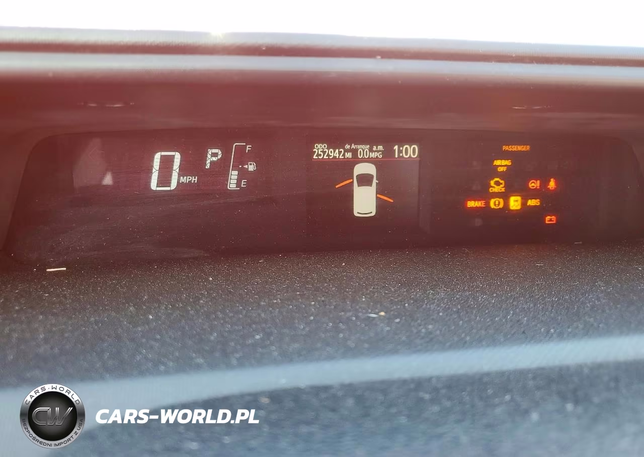 2015 Toyota Prius C Four VIN:JTDKDTB33F1113112 - 9