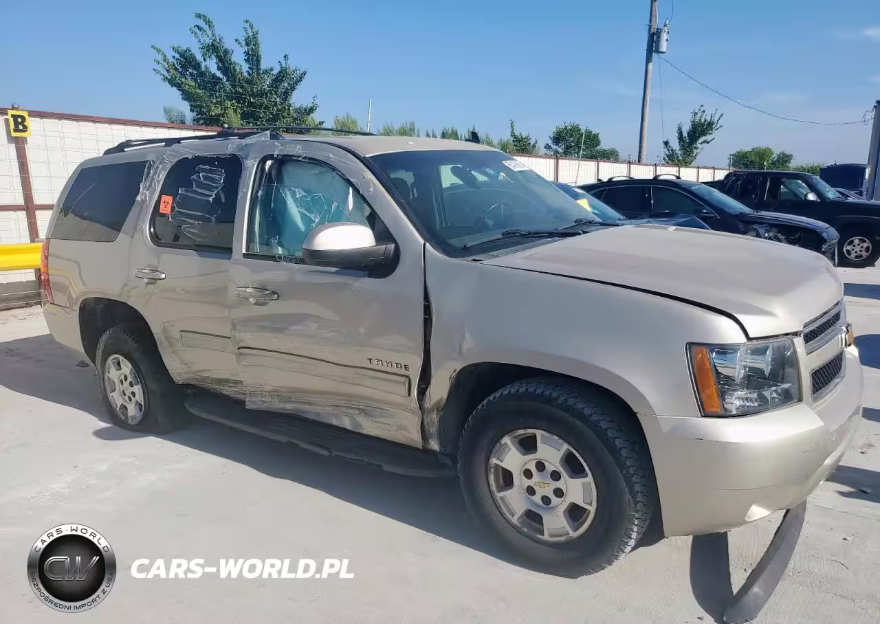 2013 Chevrolet Tahoe C1500 Ls VIN:1GNSCAE00DR210945 - 4
