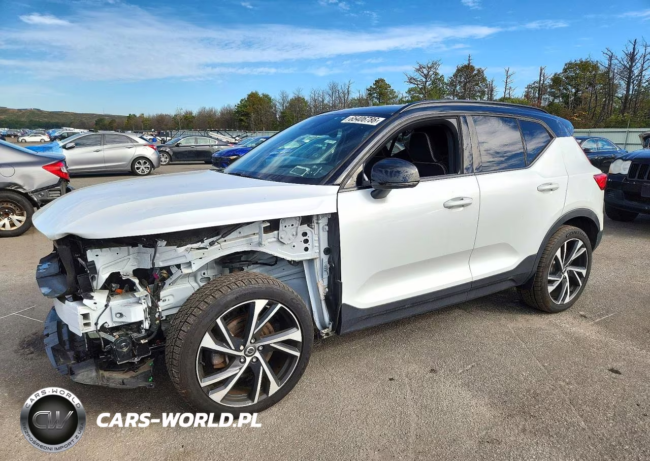 2020 Volvo Xc40 T5 R-Design – zdjęcie 1 z 14