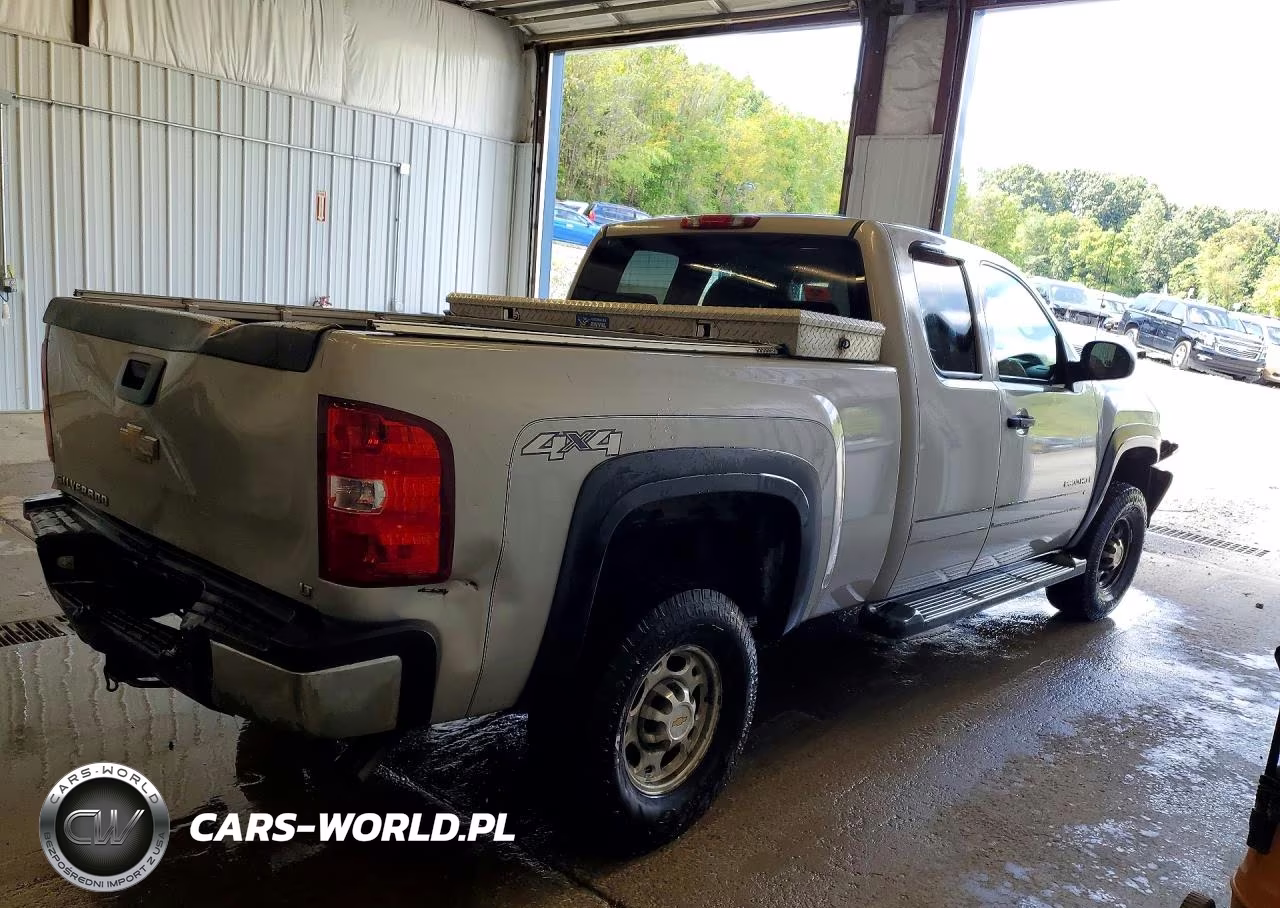 2008 Chevrolet Silverado K2500 Heavy Duty VIN:1GCHK29K18E157709 - 3