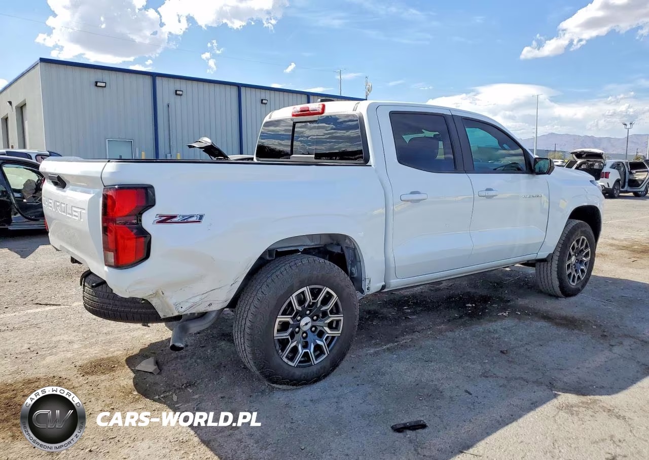 2024 Chevrolet Colorado Z71 VIN:1GCPTDEK7R1182987 - 3