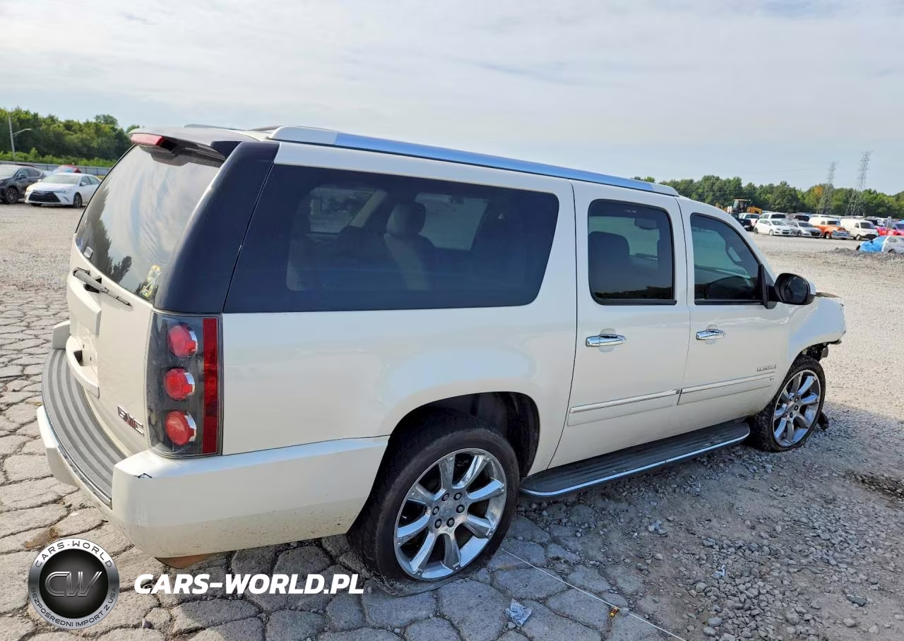 2013 GMC Yukon Xl Denali VIN:1GKS2MEF1DR312325 - 3
