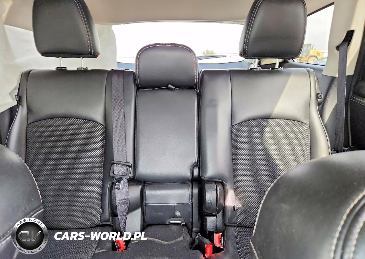 2019 Dodge Journey Crossroad VIN:3C4PDDGG5KT765062 - 10