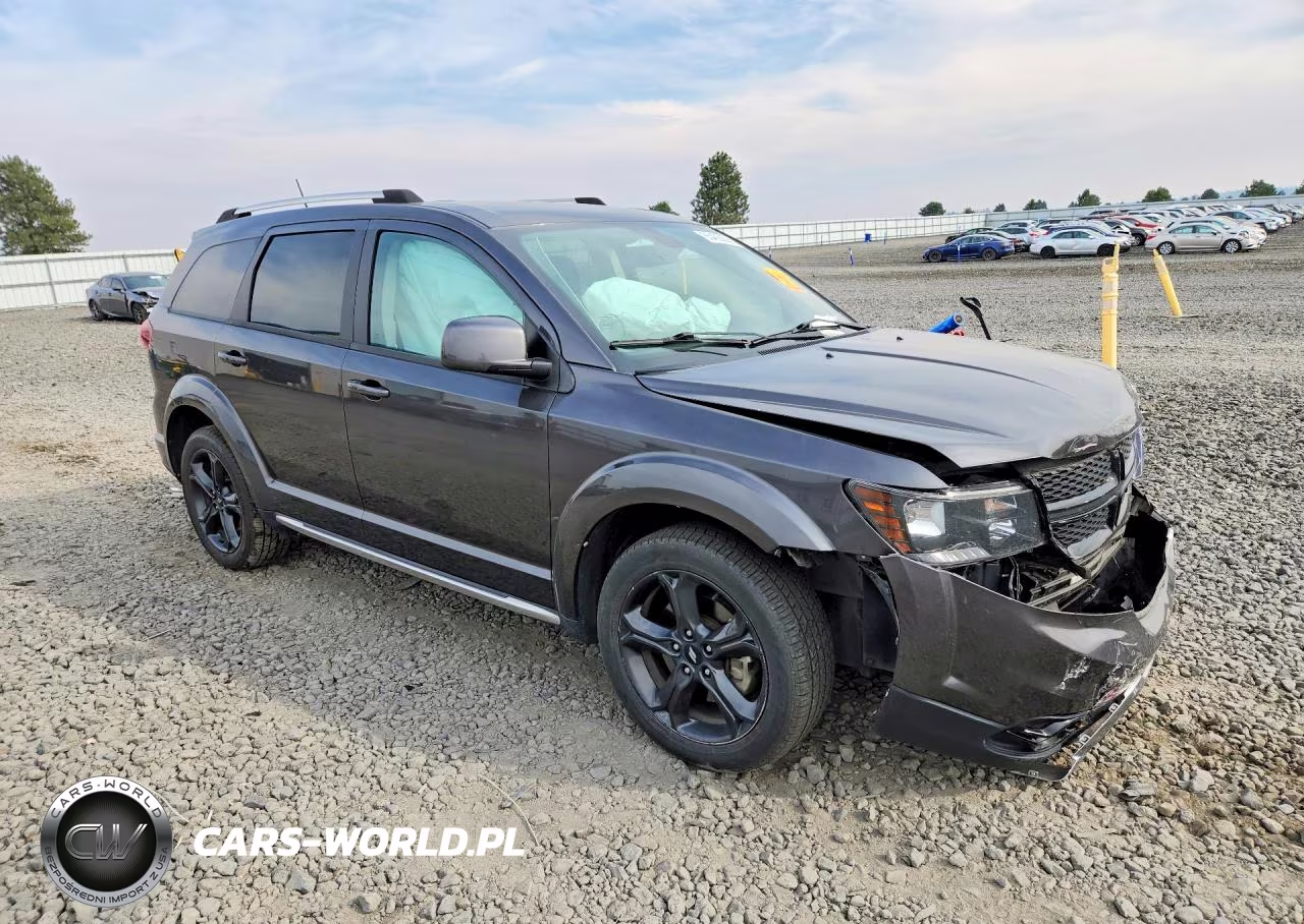 2019 Dodge Journey Crossroad VIN:3C4PDDGG5KT765062 - 4