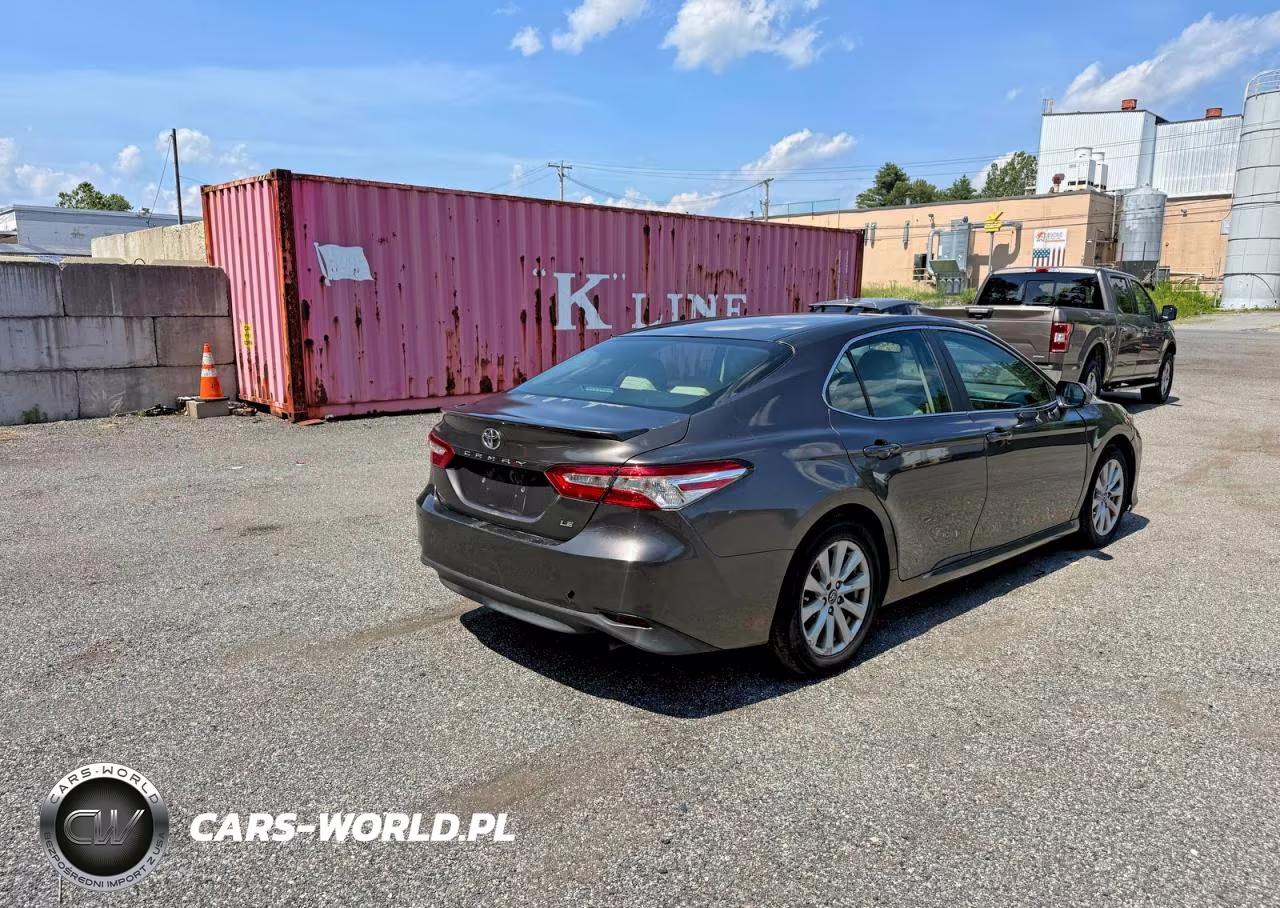2018 Toyota Camry Le VIN:4T1B11HK9JU577102 - 4