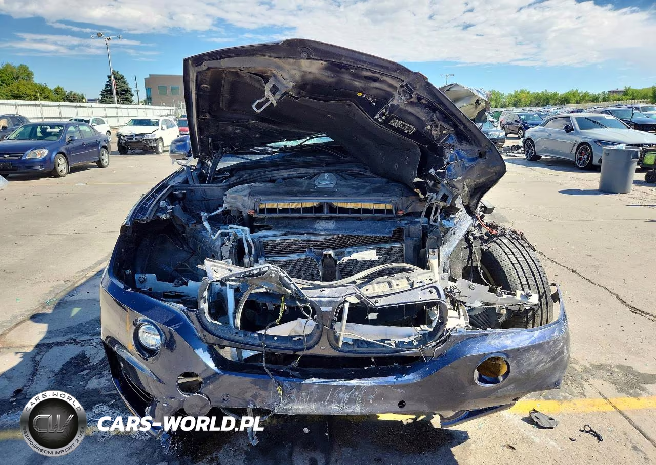 2018 BMW X5 xDrive50I VIN:5UXKR6C54J0U15797 - 5