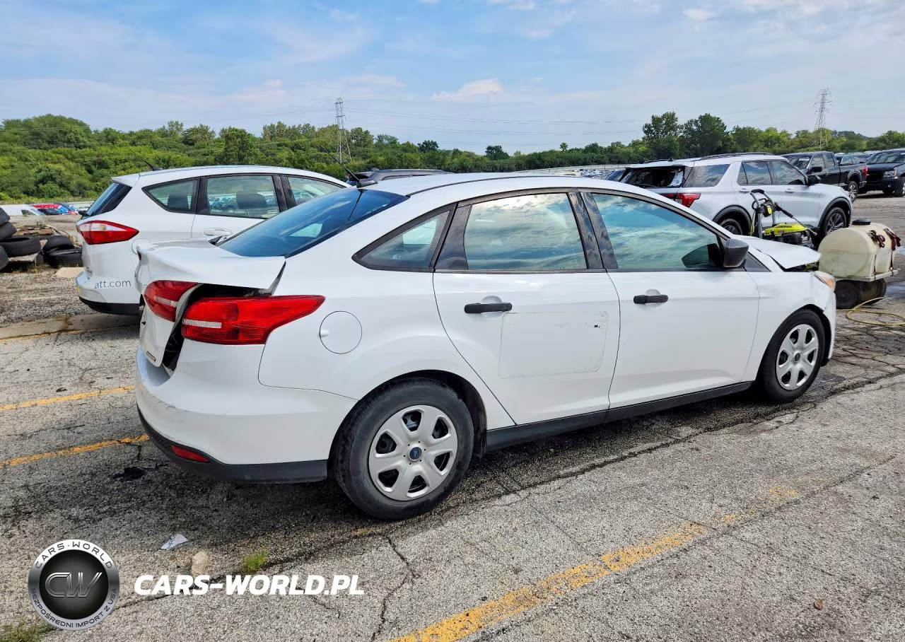 2015 Ford Focus S VIN:1FADP3E27FL342793 - 3
