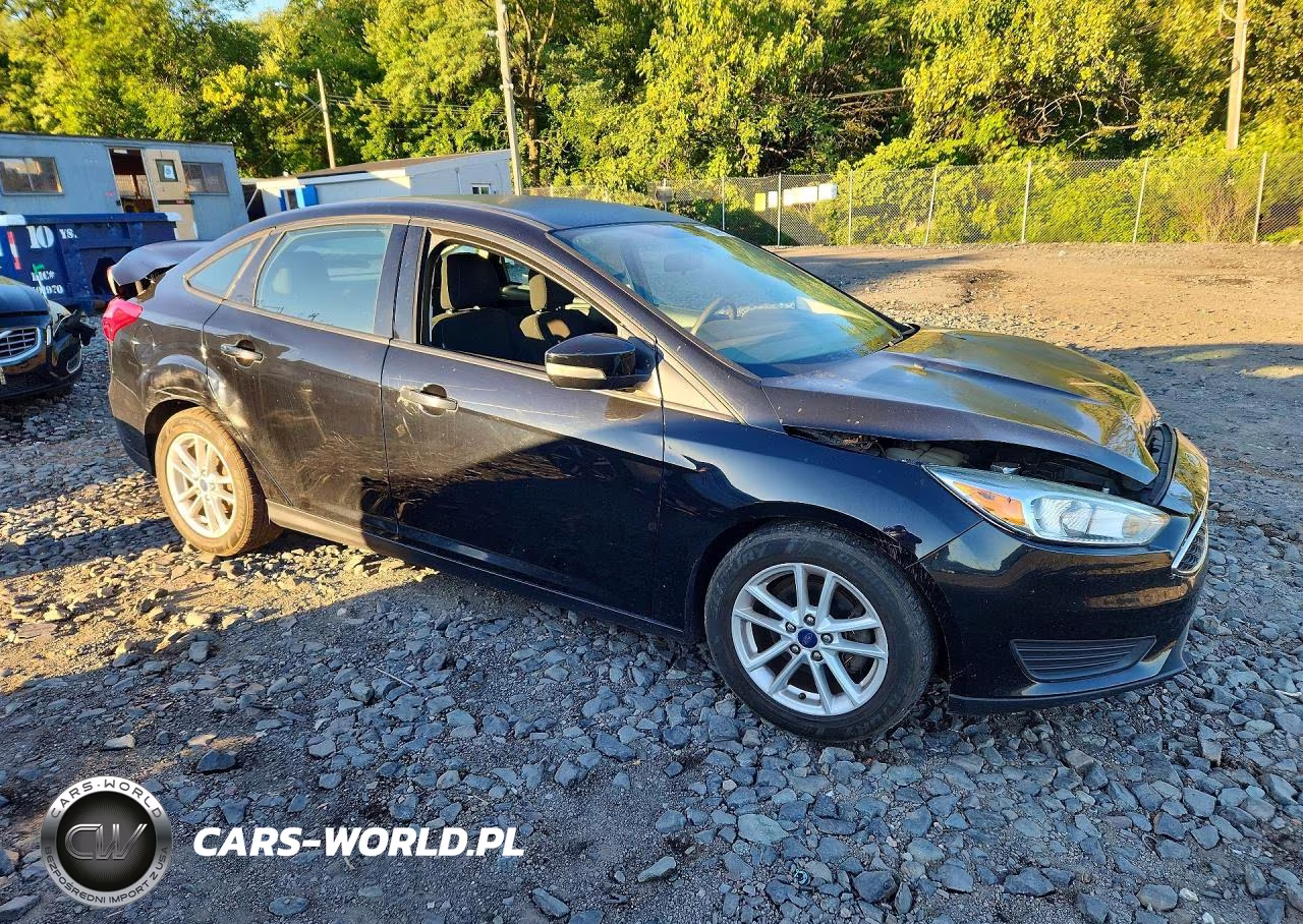 2017 Ford Focus Se VIN:1FADP3F28HL242512 - 4