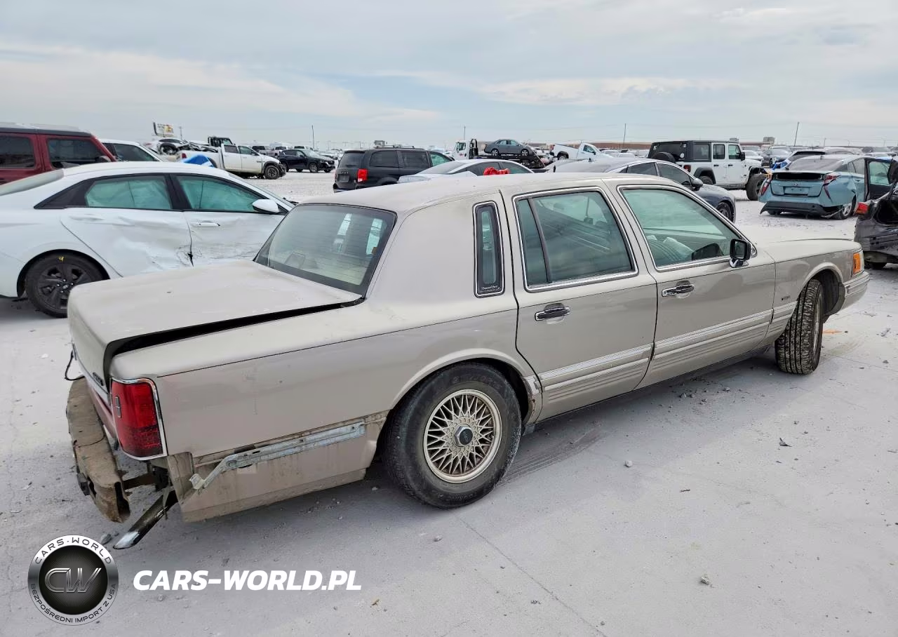 1994 Lincoln Town Car Signature VIN:1LNLM82W3RY647410 - 3