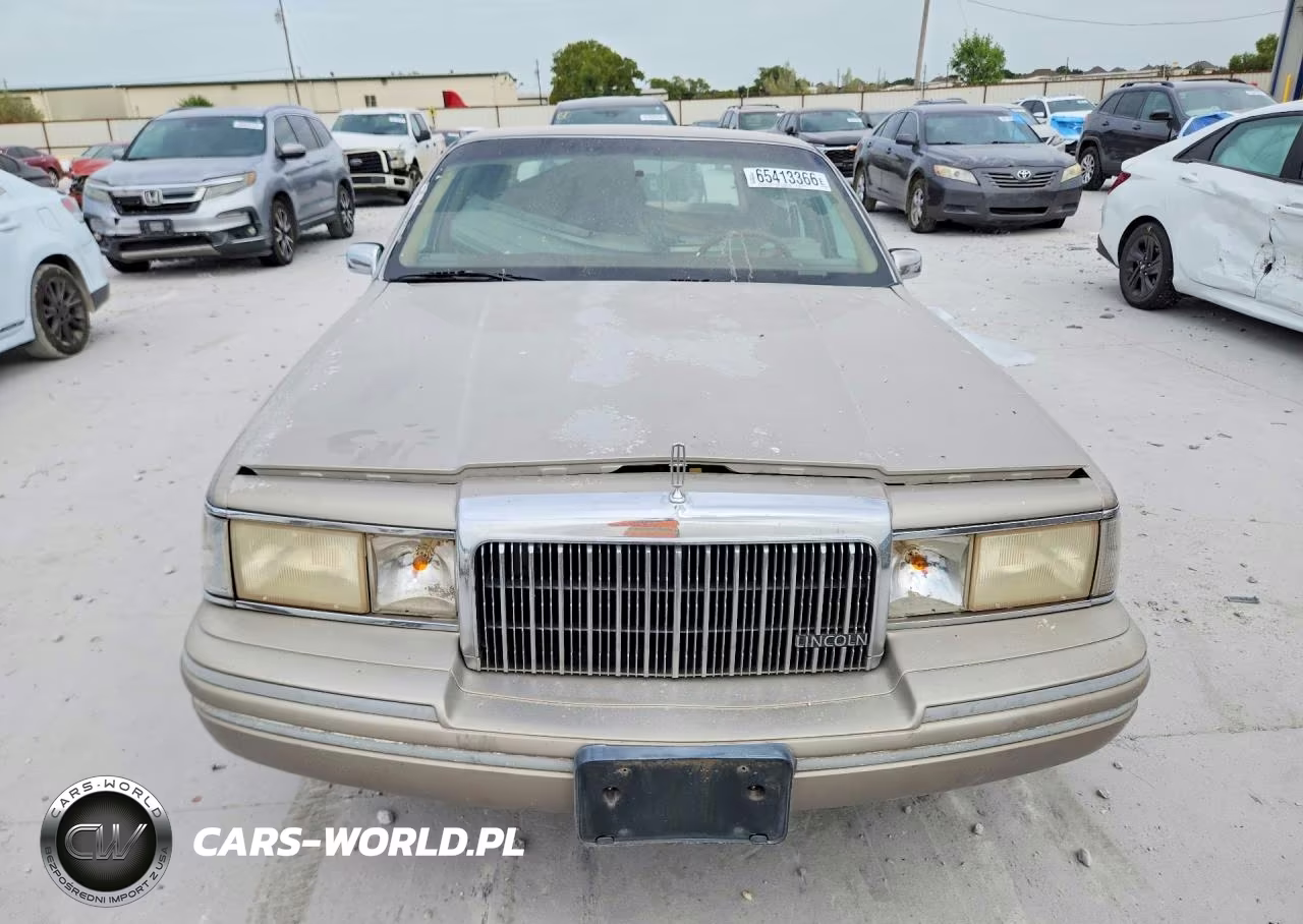 1994 Lincoln Town Car Signature VIN:1LNLM82W3RY647410 - 5