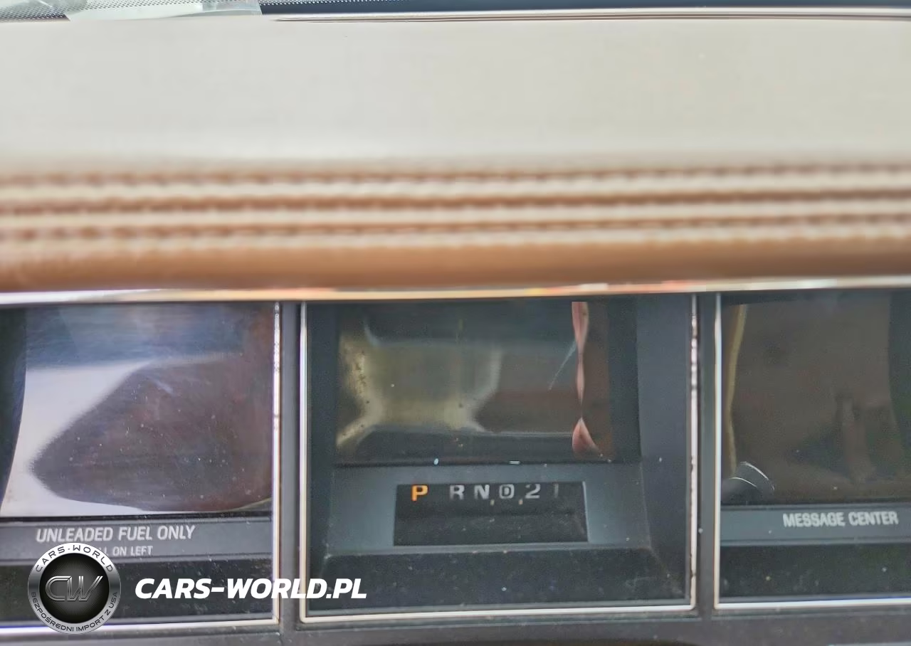 1994 Lincoln Town Car Signature VIN:1LNLM82W3RY647410 - 9