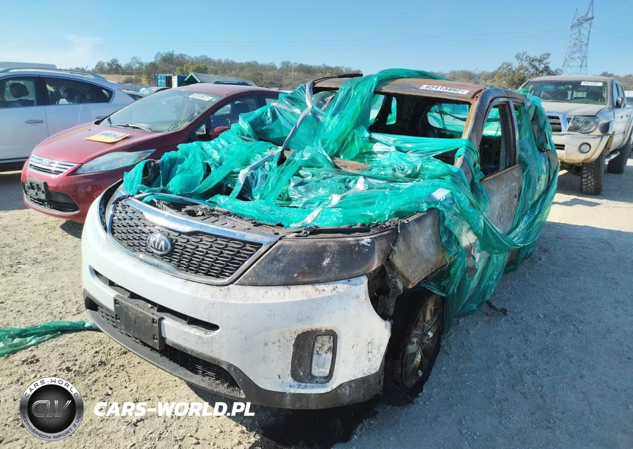 2015 Kia Sorento Lx VIN:5XYKTCA65FG586105 - 2