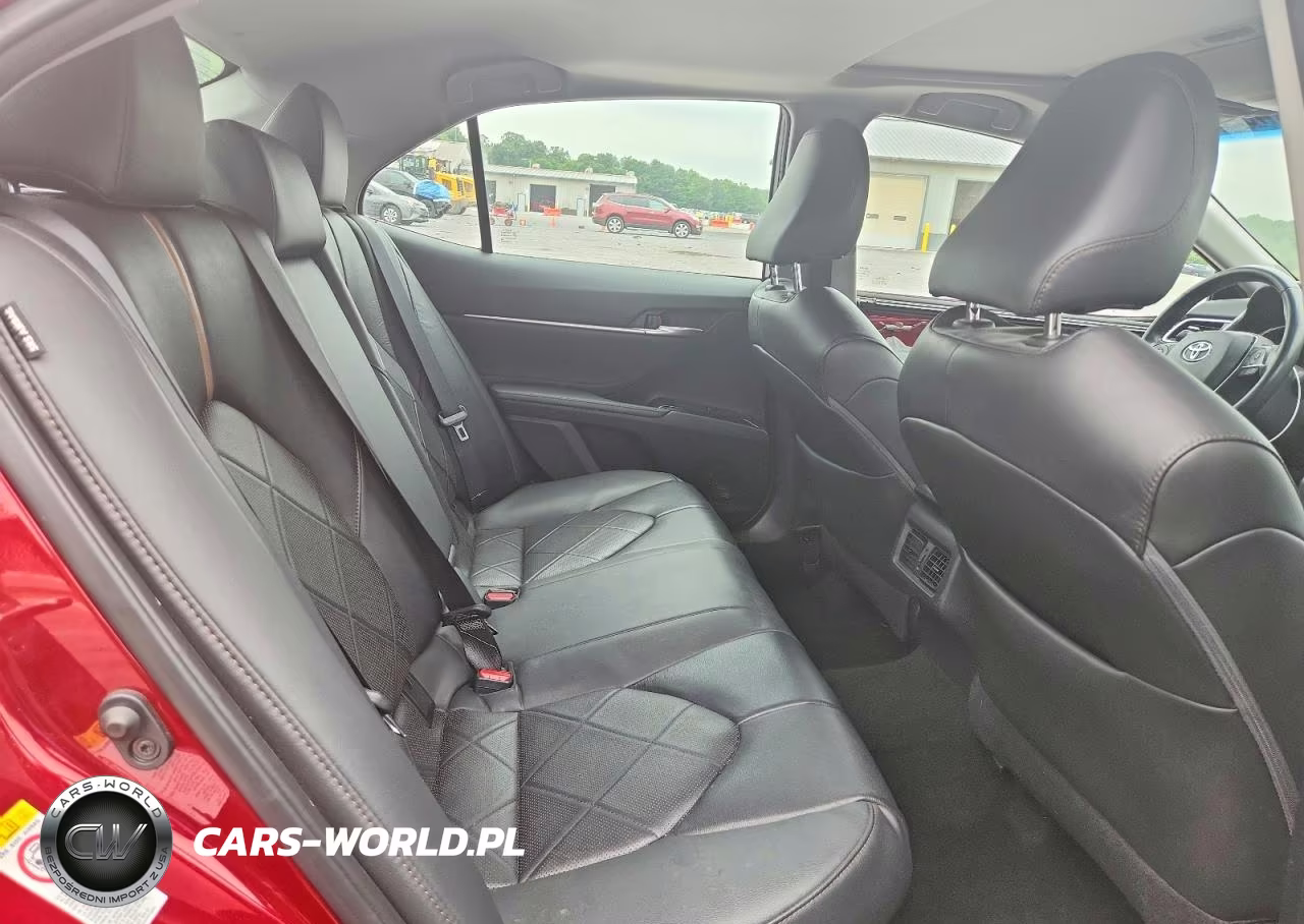 2018 Toyota Camry Hybrid Xle VIN:4T1B21HK4JU500800 - 10