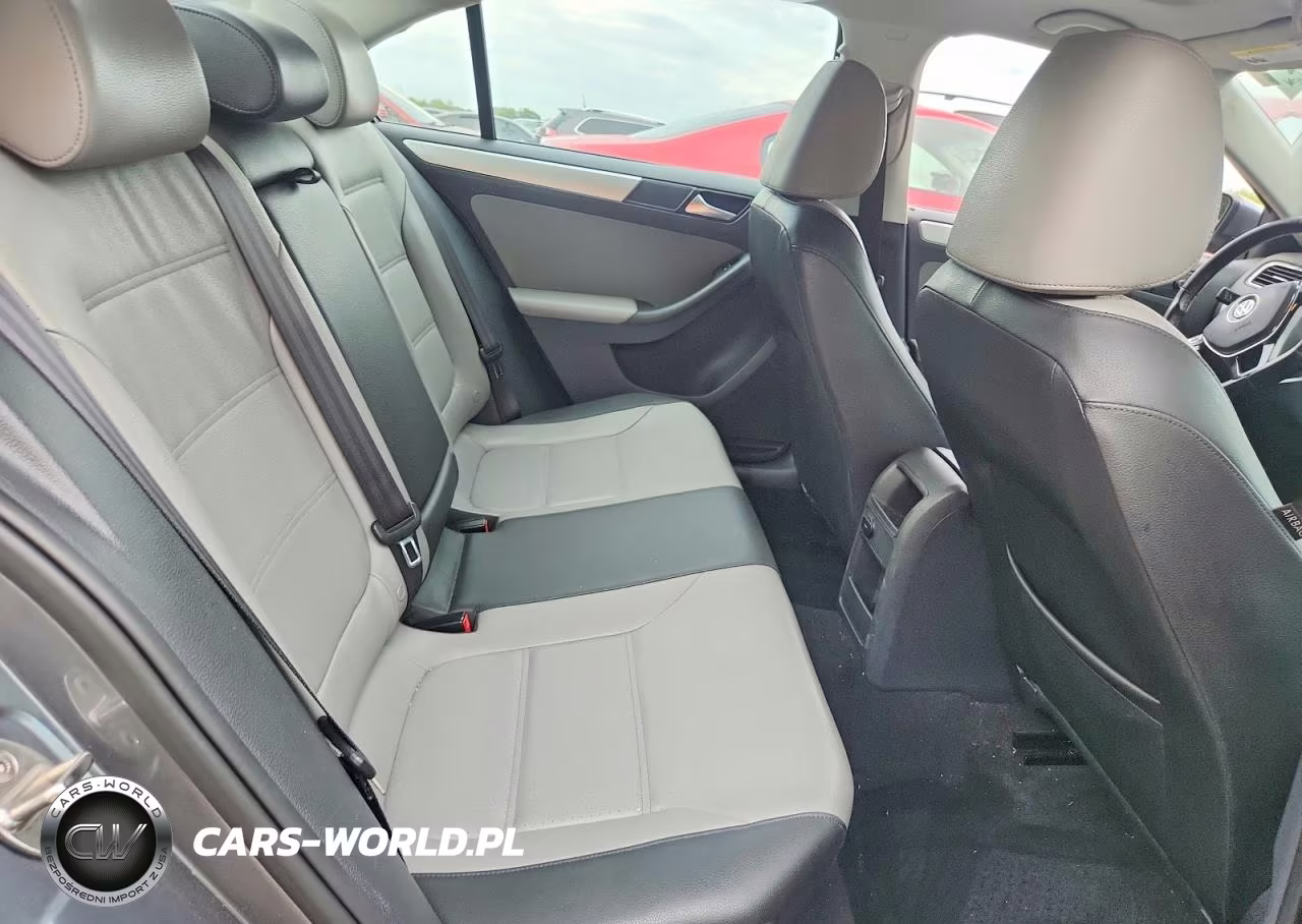 2015 Volkswagen Jetta Hybrid VIN:3VW637AJ5FM327451 - 10