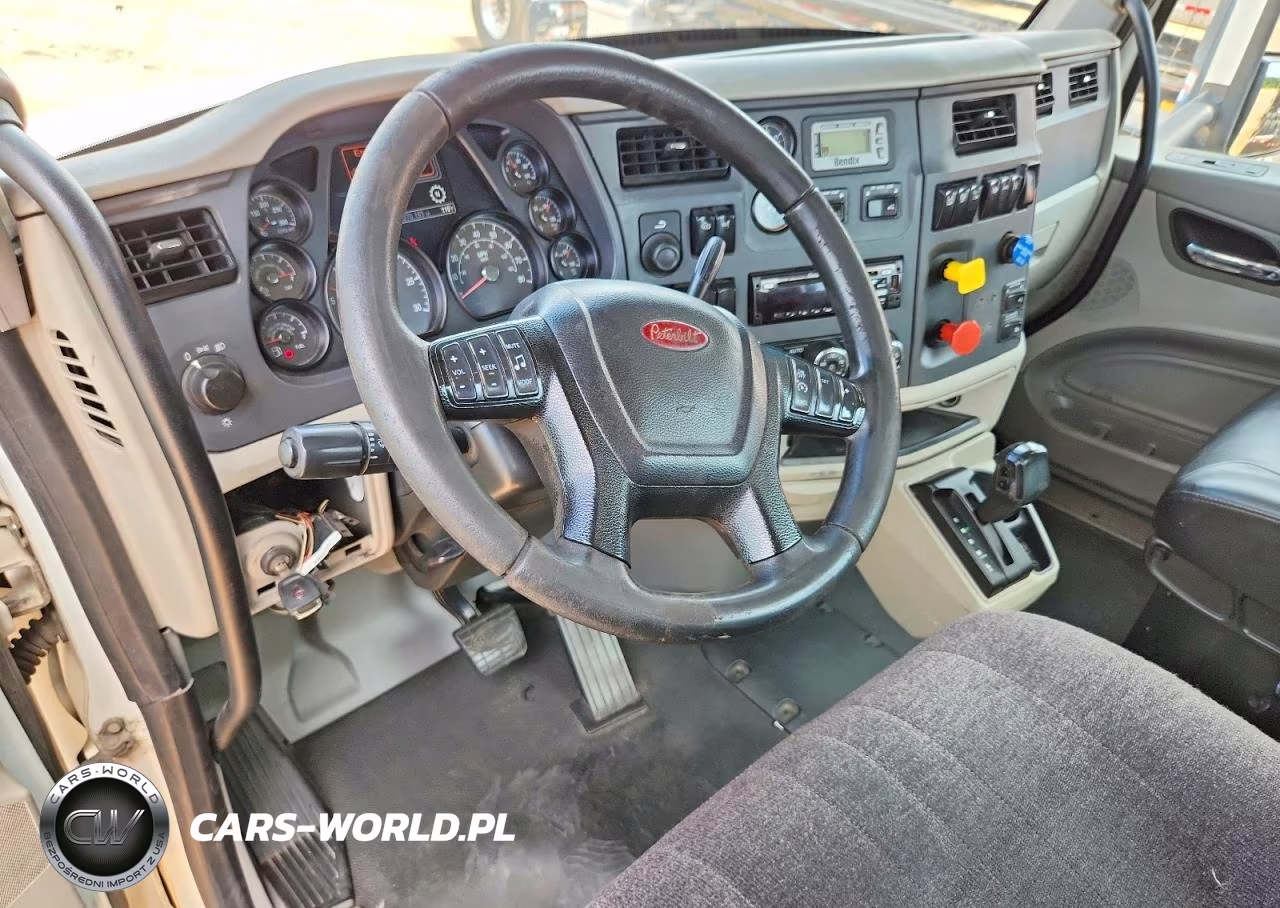 2018 Peterbilt 579 Semi Truck VIN:1XPBA48X8JD477461 - 8