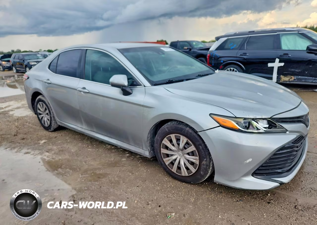 2018 Toyota Camry L VIN:4T1B11HK9JU070751 - 4