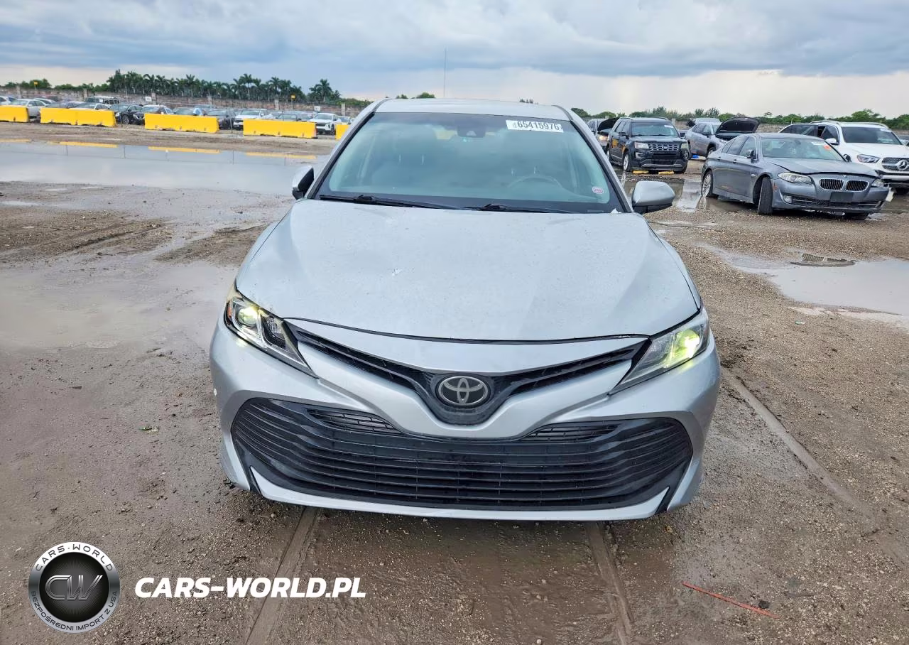 2018 Toyota Camry L VIN:4T1B11HK9JU070751 - 5