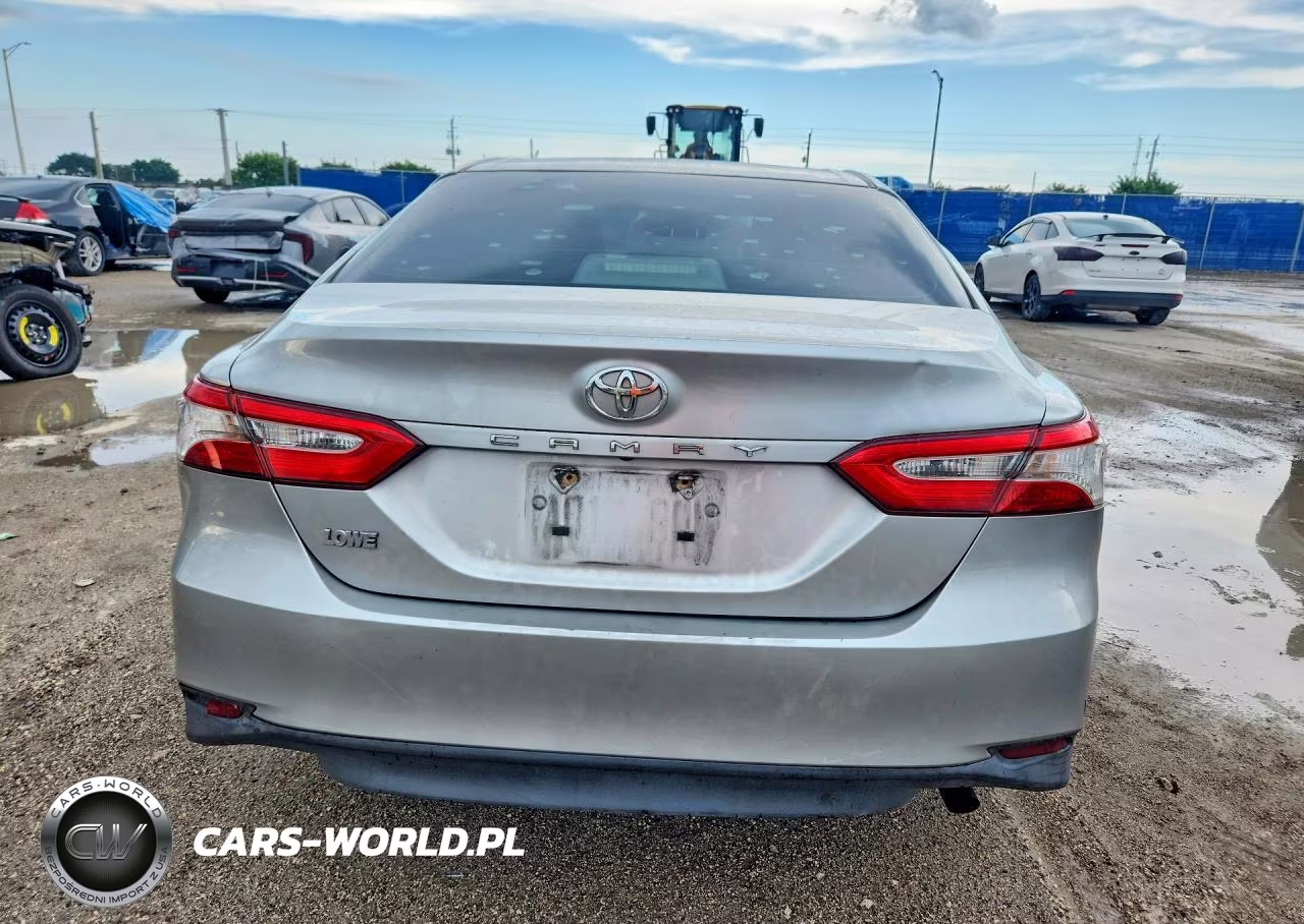 2018 Toyota Camry L VIN:4T1B11HK9JU070751 - 6