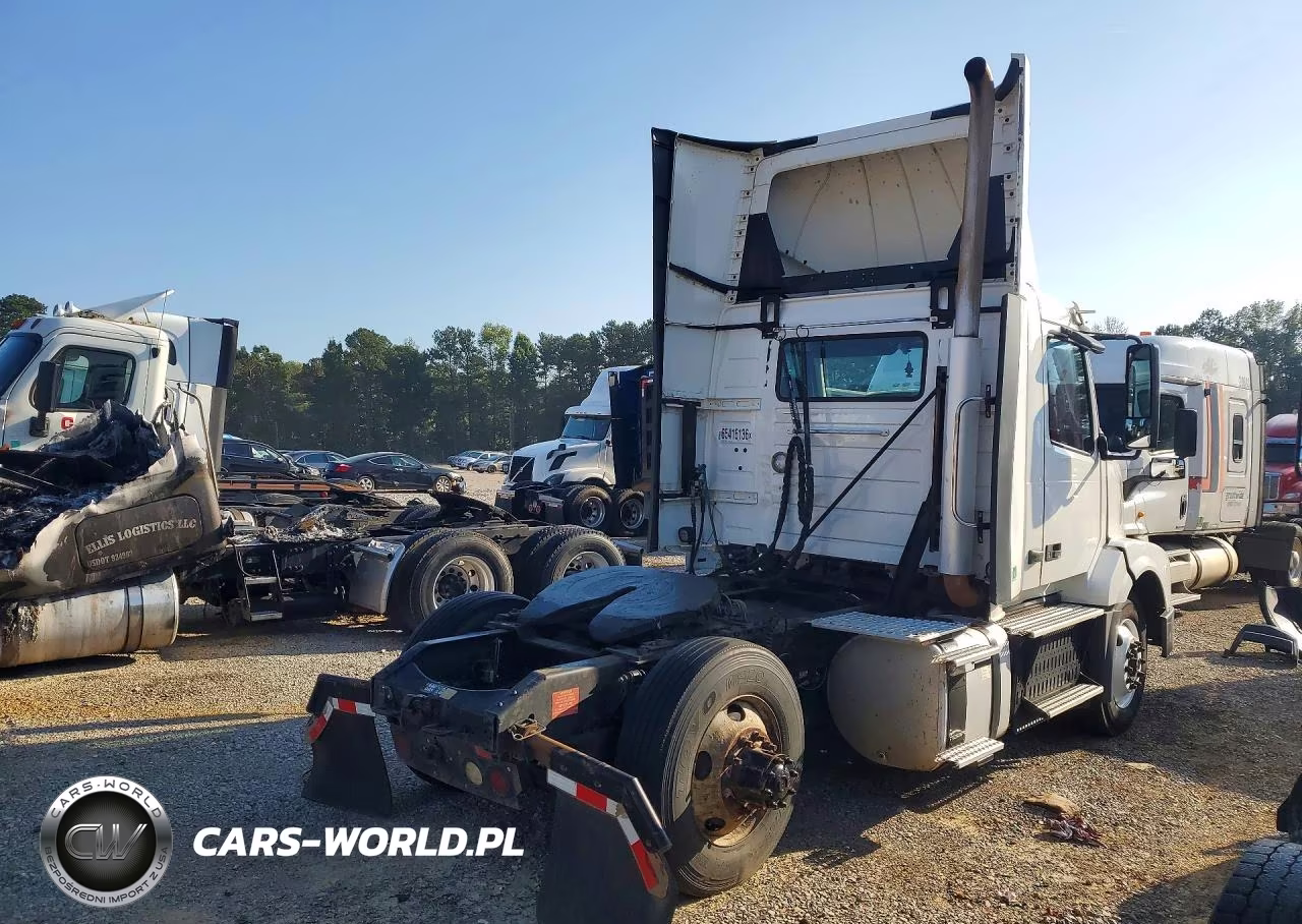 2017 Volvo Vn Vnl - Semi Truck VIN:4V4N39TG2HN988038 - 3