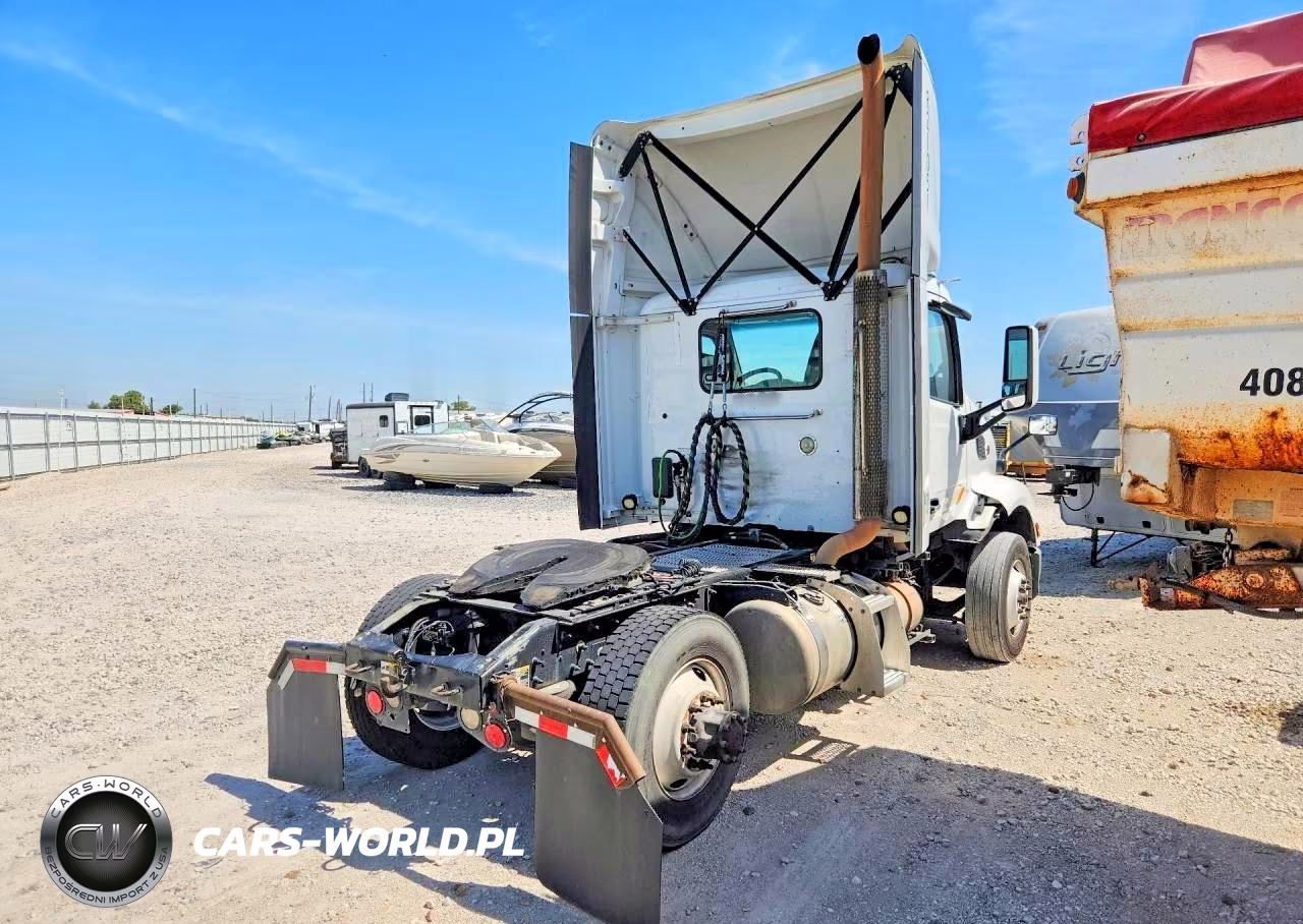 2018 Peterbilt 579 Semi Truck VIN:1XPBA48X1JD477432 - 3