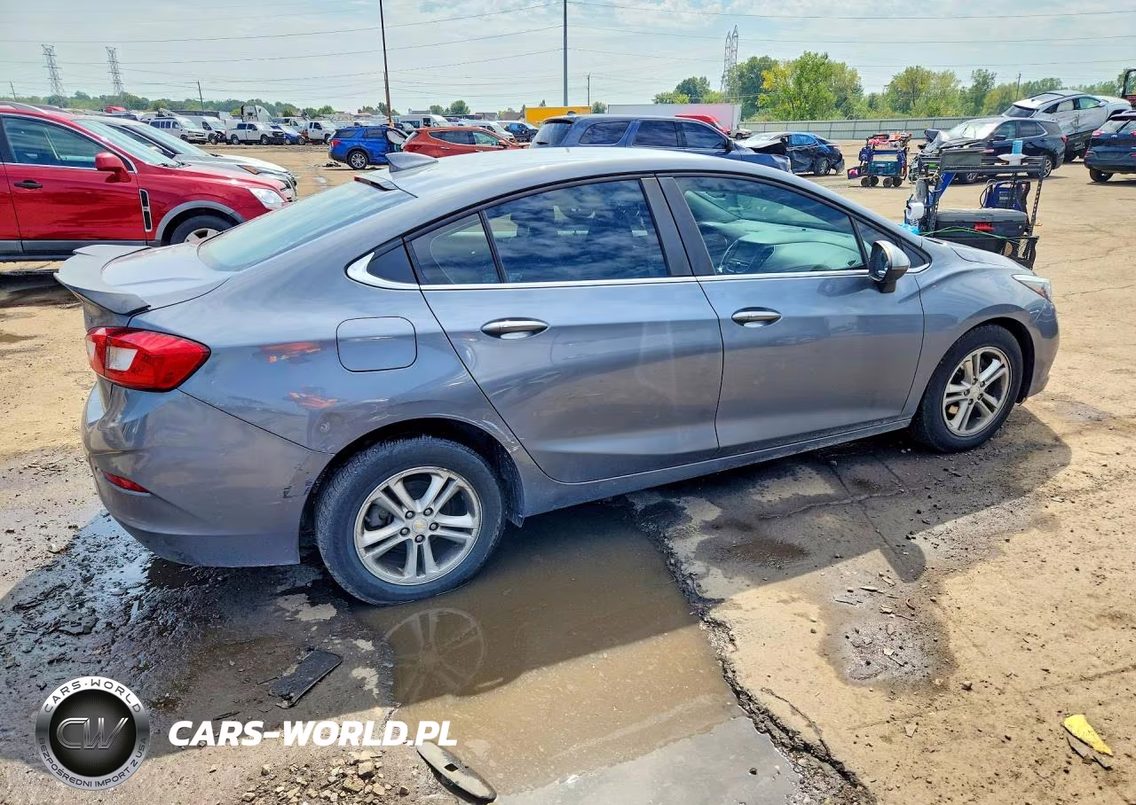 2018 Chevrolet Cruze Lt VIN:1G1BE5SM5J7245658 - 3