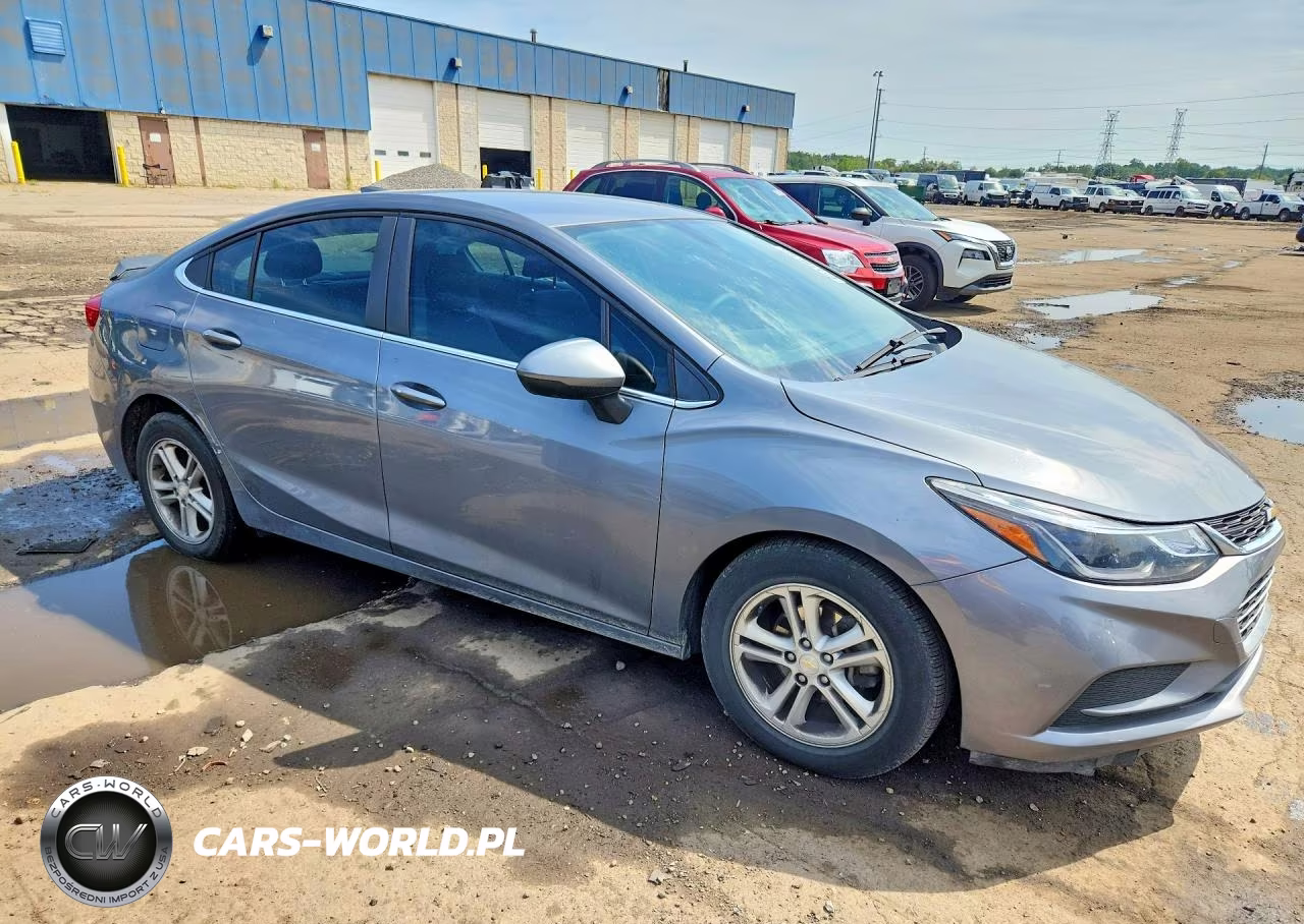 2018 Chevrolet Cruze Lt VIN:1G1BE5SM5J7245658 - 4