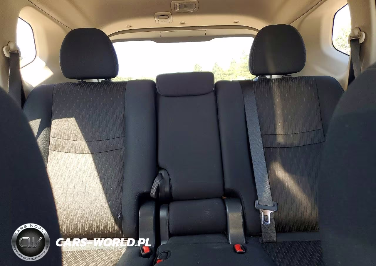 2019 Nissan Rogue S VIN:5N1AT2MV4KC702915 - 10