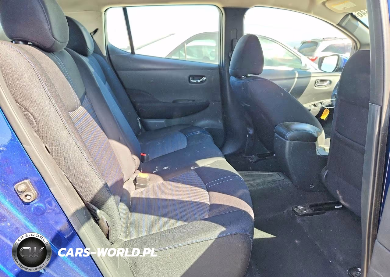 2018 Nissan Leaf S VIN:1N4AZ1CP8JC301243 - 10
