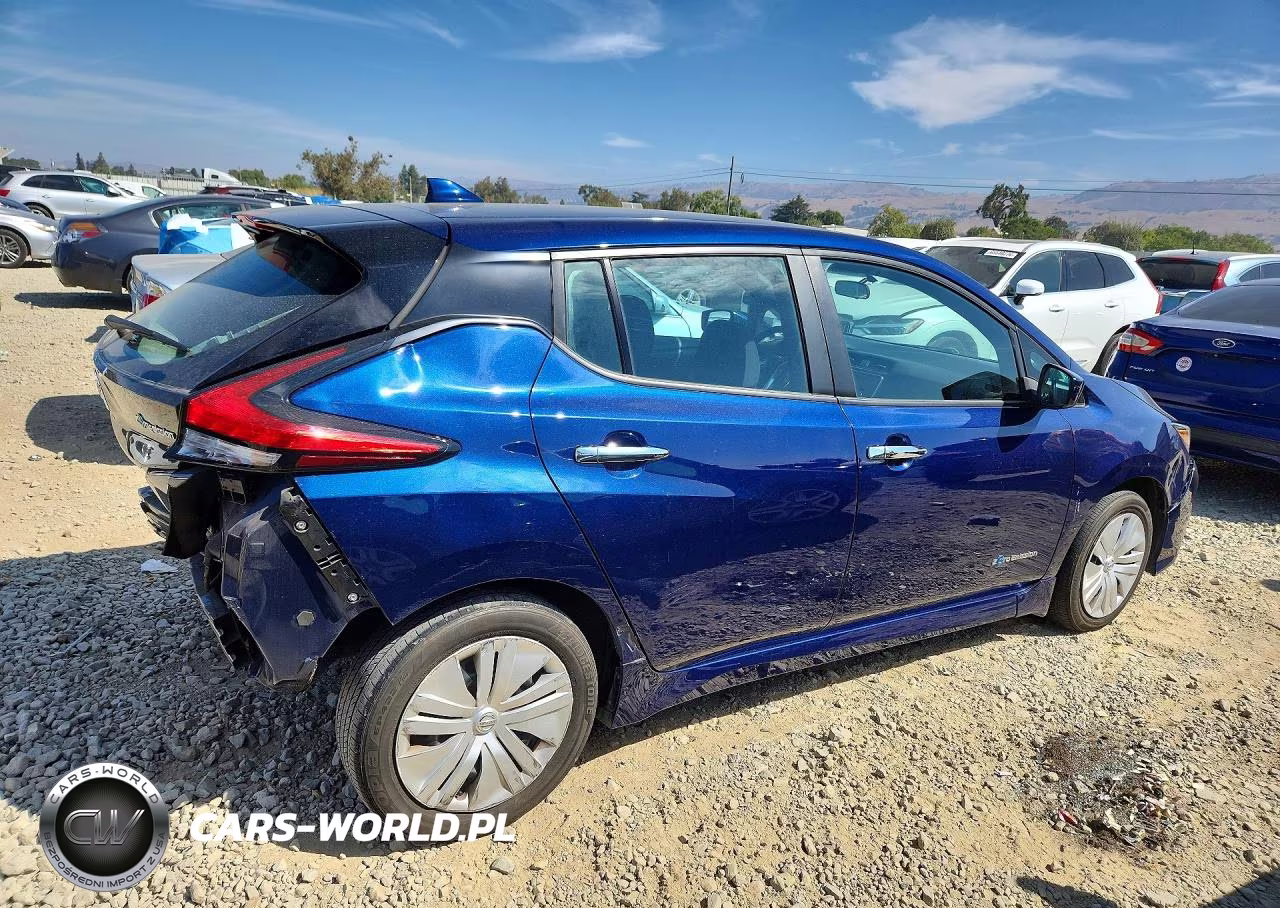 2018 Nissan Leaf S VIN:1N4AZ1CP8JC301243 - 3