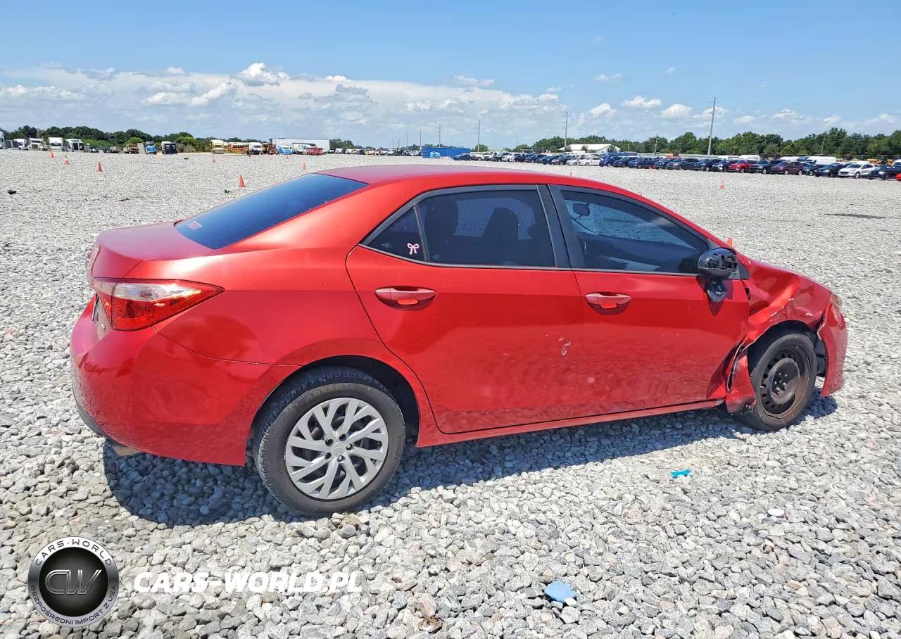 2018 Toyota Corolla Le VIN:5YFBURHE8JP770522 - 3