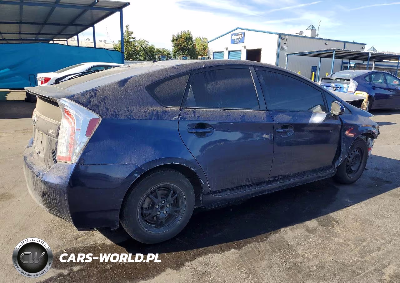 2015 Toyota Prius Two VIN:JTDKN3DUXF1911268 - 3