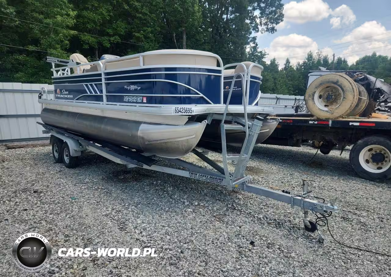 2022 Sun Tracker Party Barge