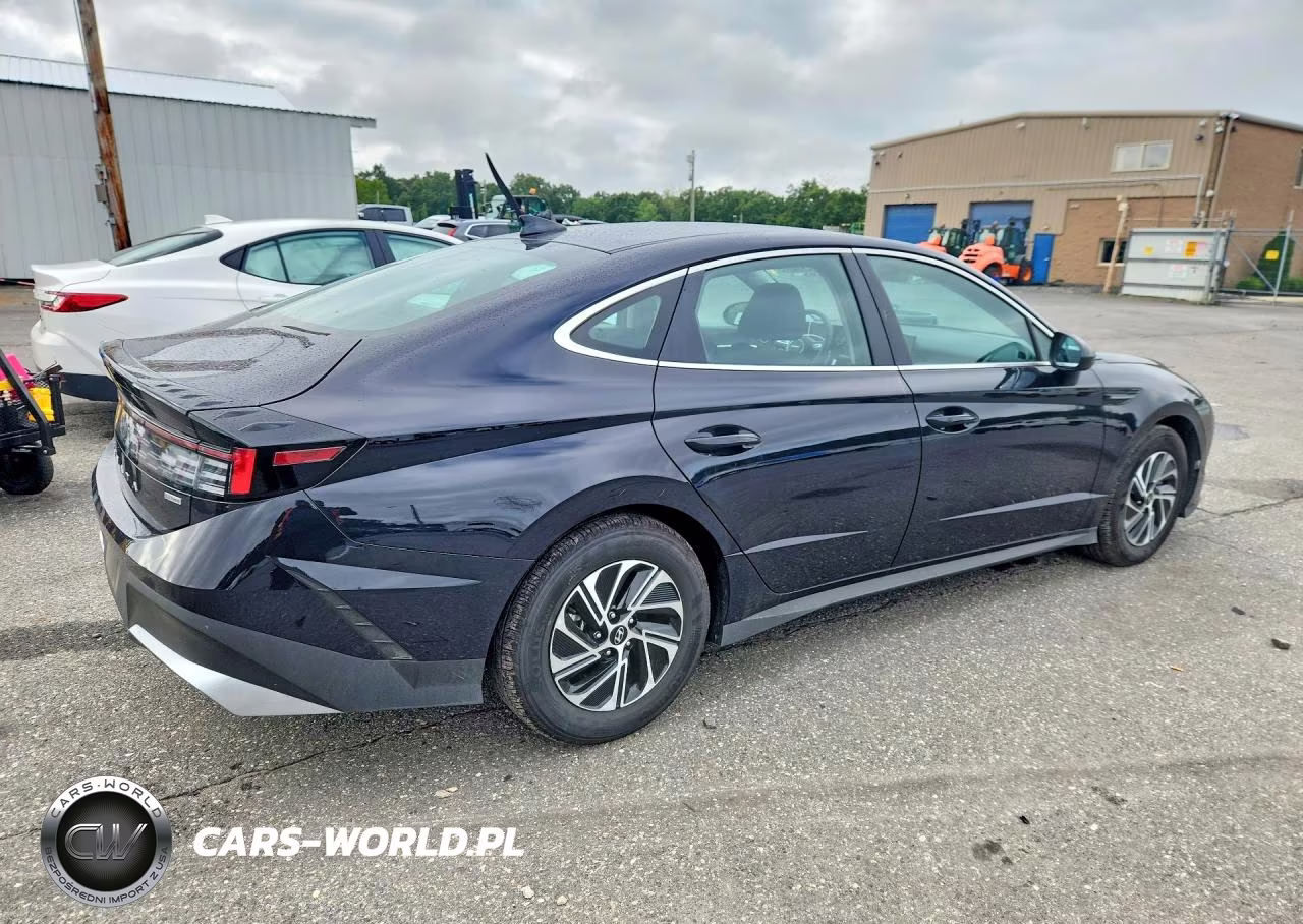 2026 Hyundai Sonata Hybrid Blue VIN:KMHL24JJ7TA163082 - 3