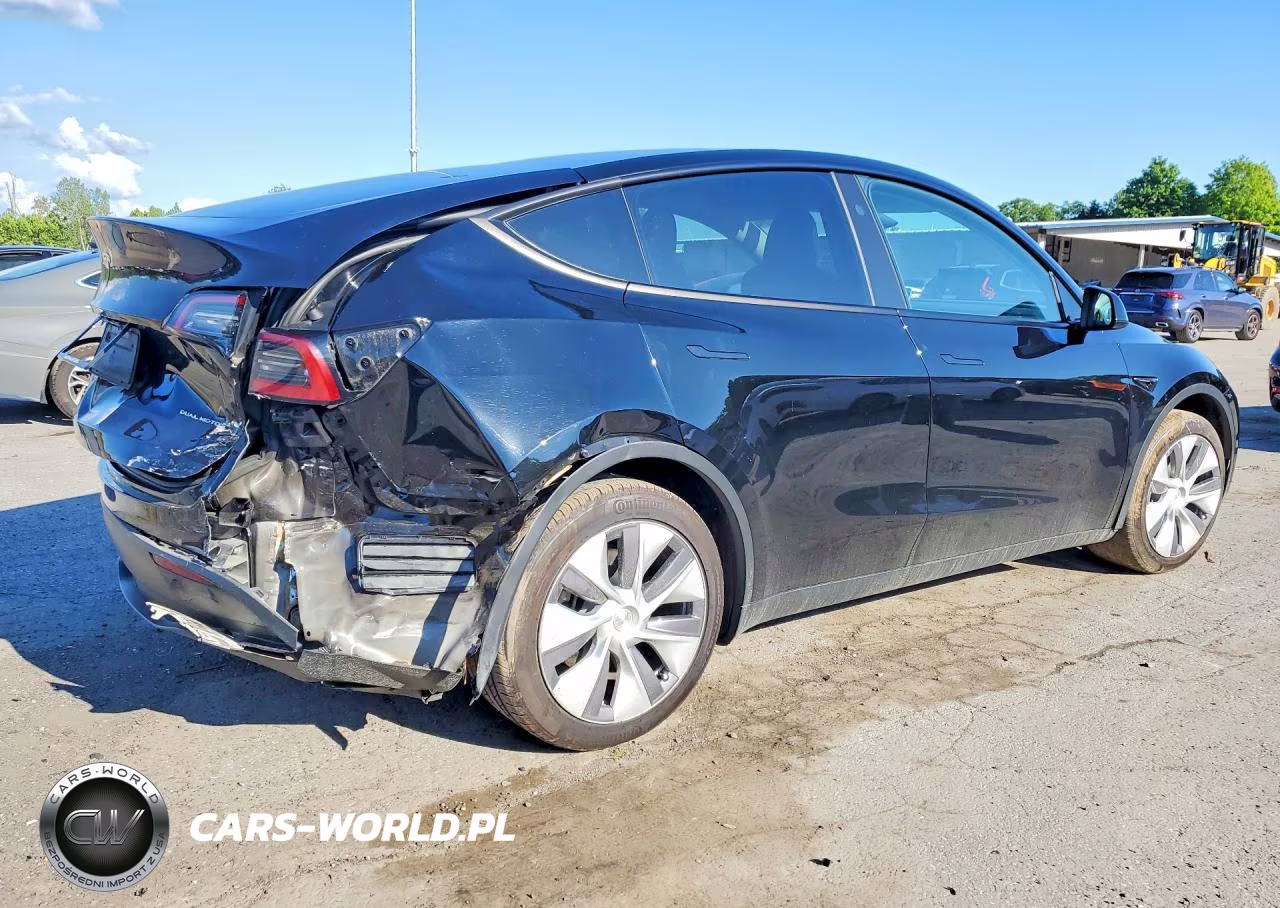 2023 Tesla Model Y VIN:7SAYGAEE1PF927919 - 3