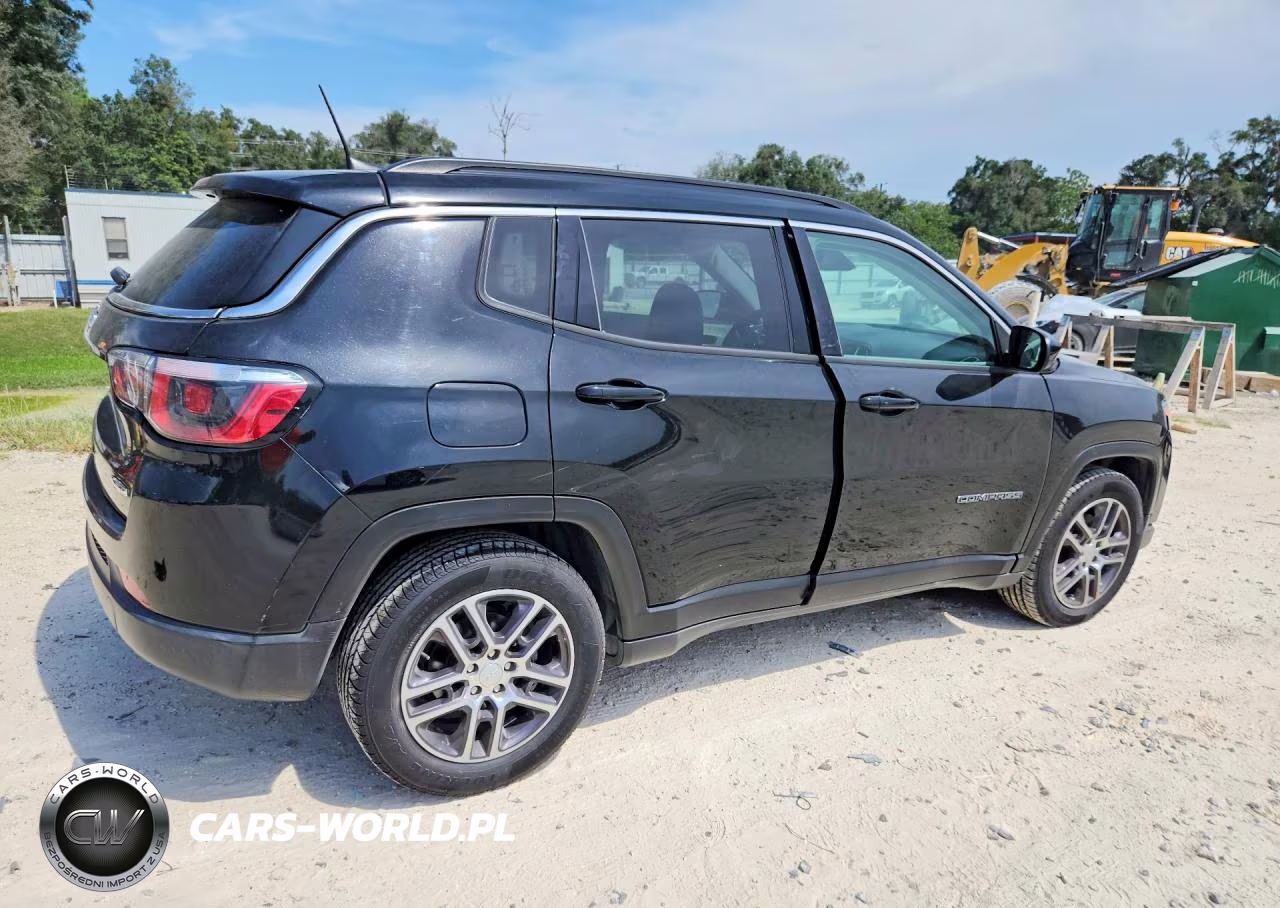 2019 Jeep Compass Latitude VIN:3C4NJCBB3KT730588 - 3