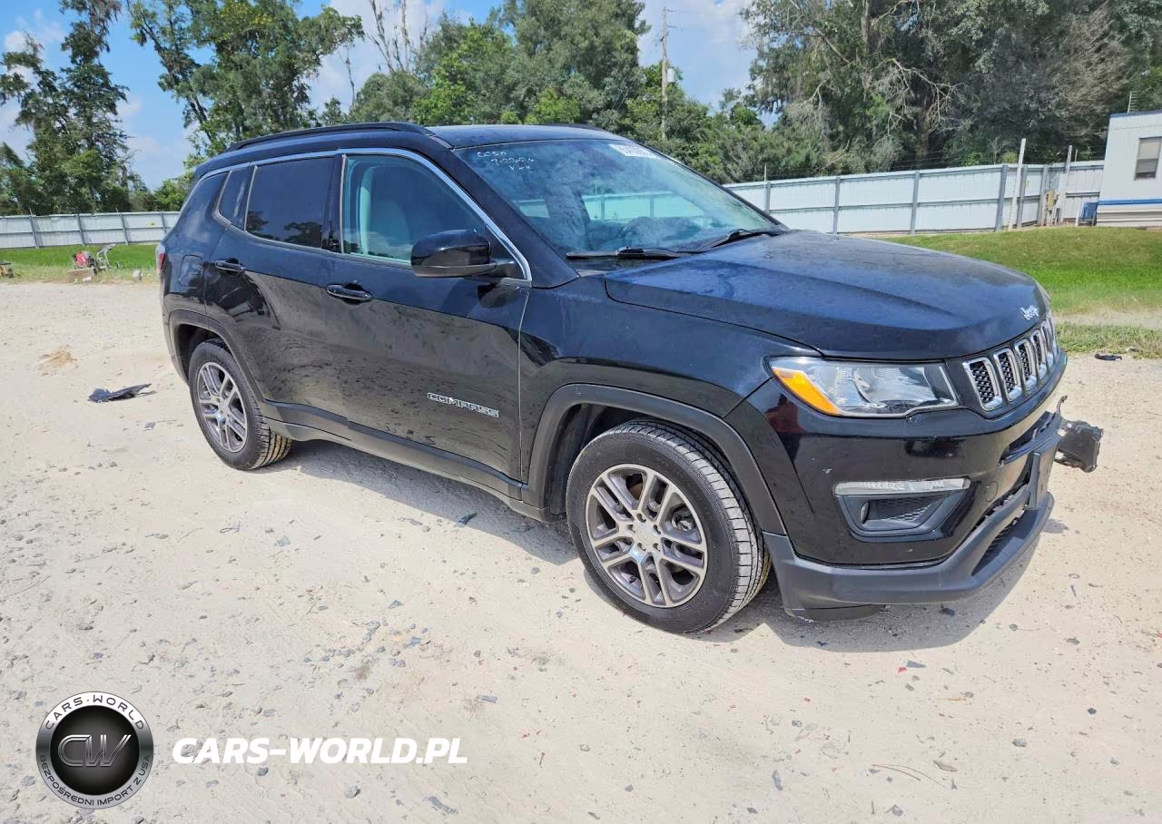 2019 Jeep Compass Latitude VIN:3C4NJCBB3KT730588 - 4