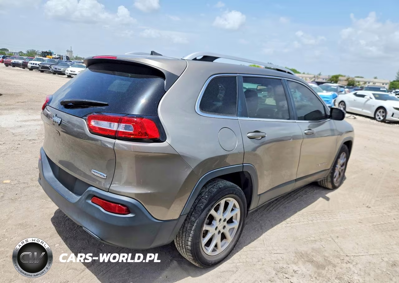 2017 Jeep Cherokee Latitude VIN:1C4PJLCB1HW549788 - 3