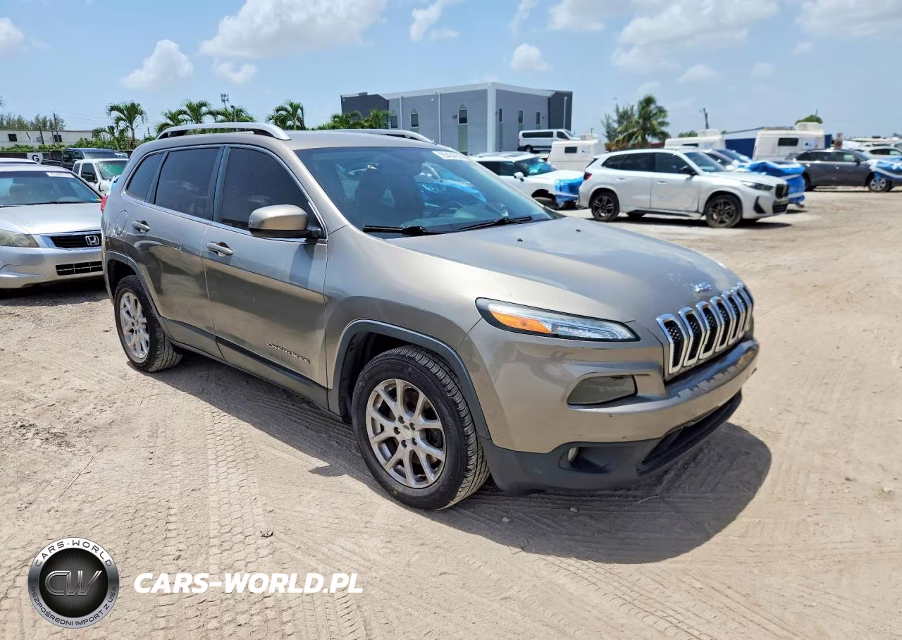 2017 Jeep Cherokee Latitude VIN:1C4PJLCB1HW549788 - 4