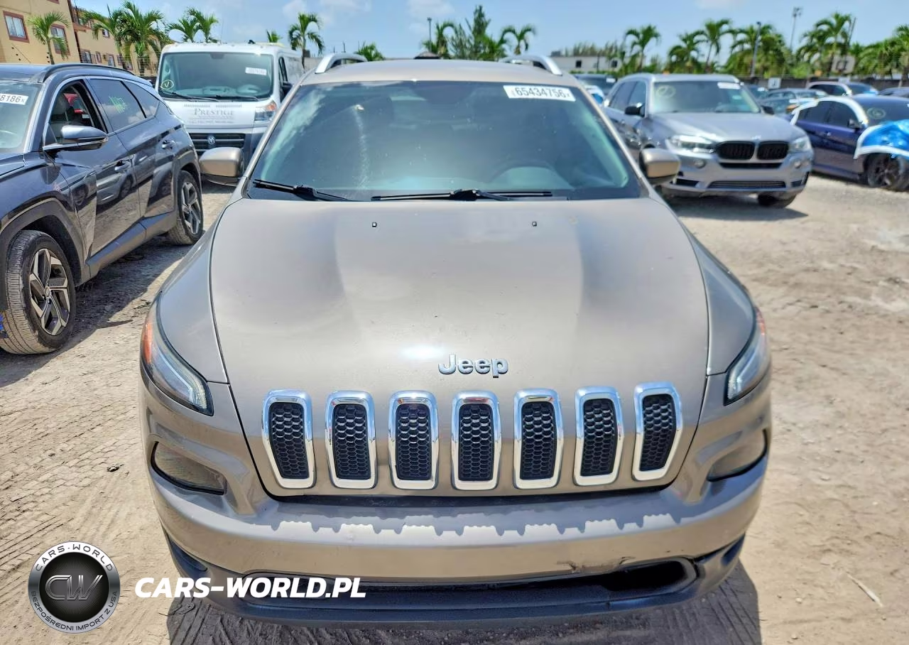 2017 Jeep Cherokee Latitude VIN:1C4PJLCB1HW549788 - 5