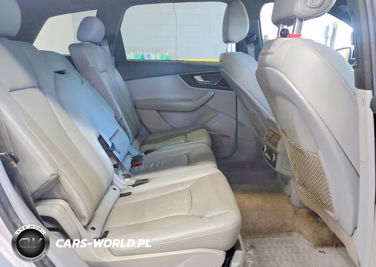 2017 Audi Q7 Prestige VIN:WA1VAAF77HD054827 - 11