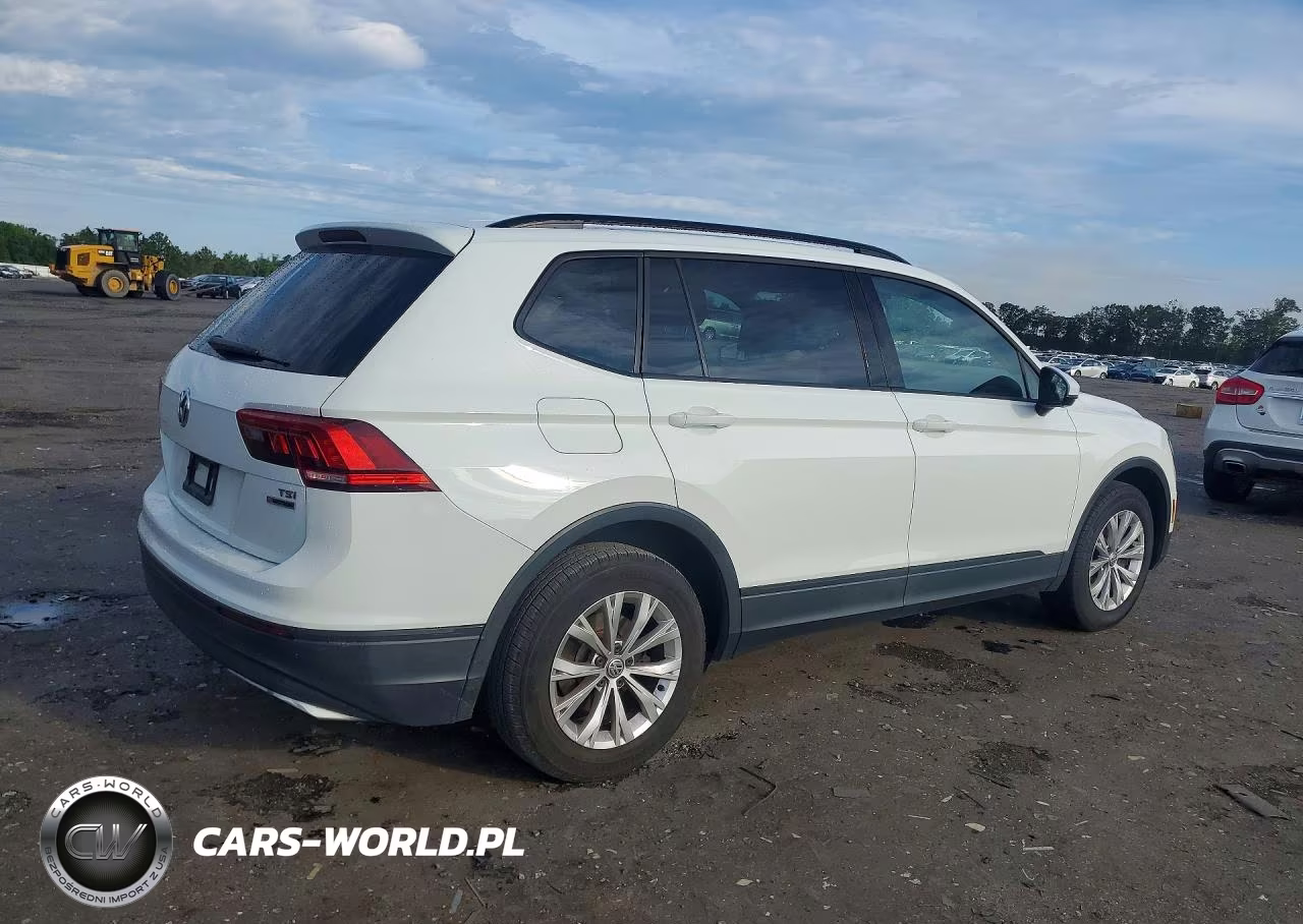 2018 Volkswagen Tiguan S VIN:3VV0B7AX3JM045643 - 3
