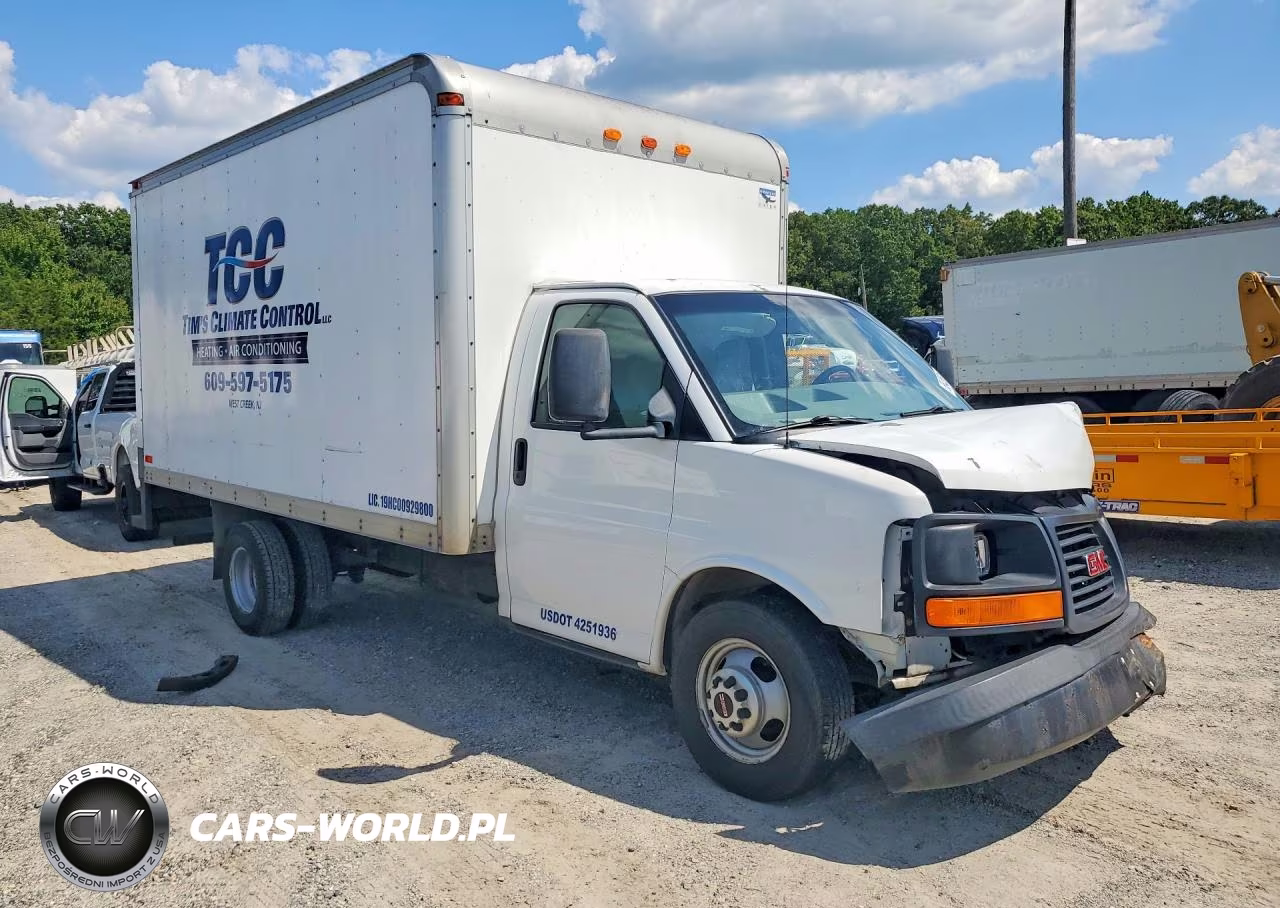 2005 GMC Savana Cutaway G3500 VIN:1GDJG31U551163954 - 4