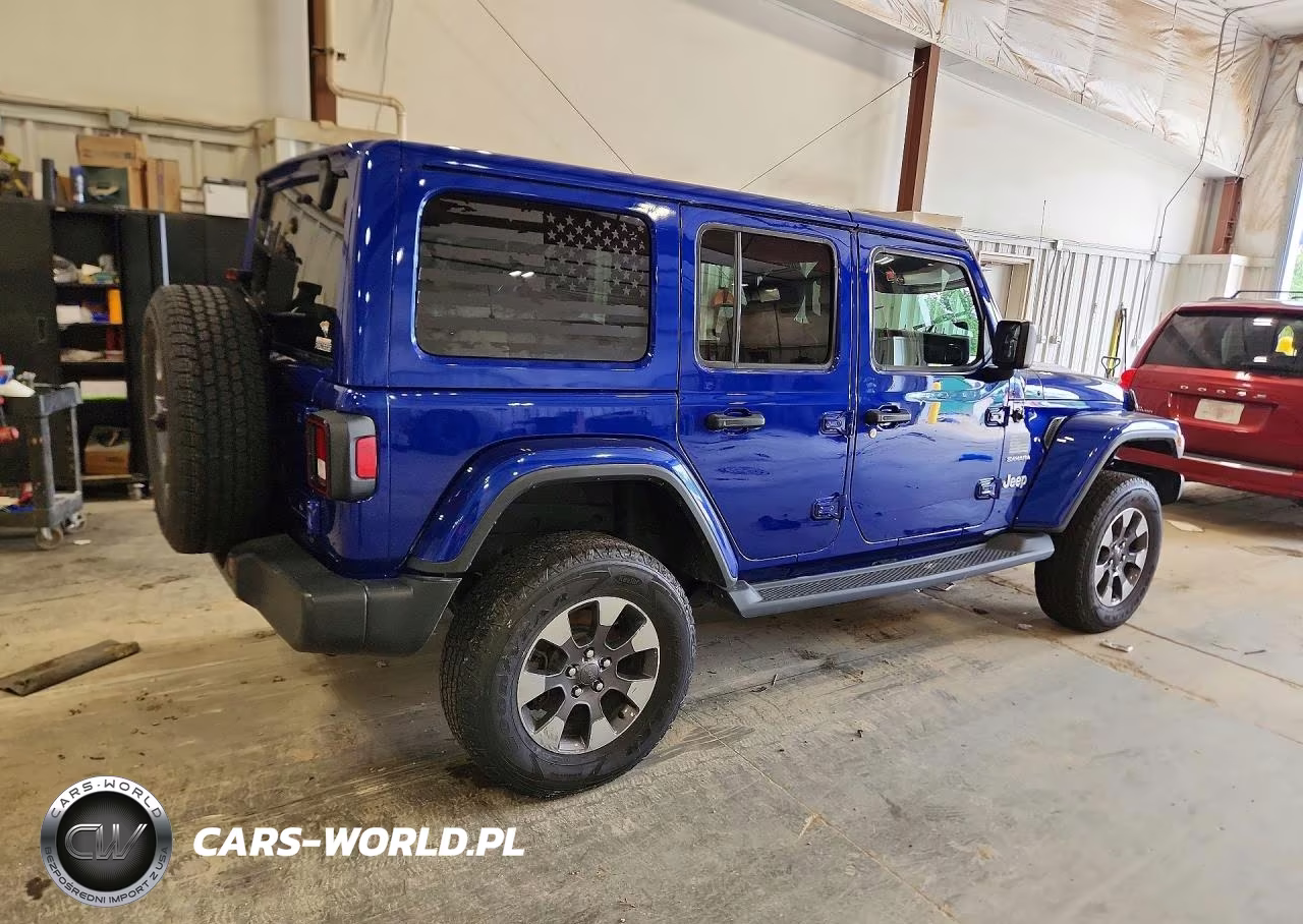 2018 Jeep Wrangler Unlimited Sahara VIN:1C4HJXEN7JW260200 - 3