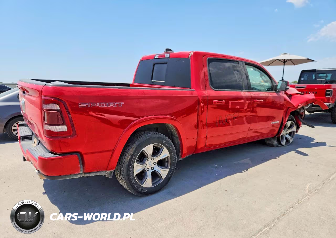 2020 Ram 1500 Laramie VIN:1C6RREJT0LN320940 - 3
