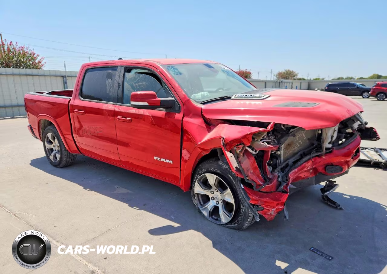 2020 Ram 1500 Laramie VIN:1C6RREJT0LN320940 - 4