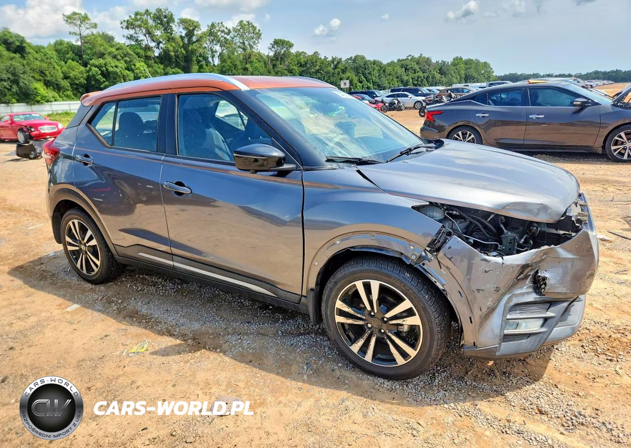 2019 Nissan Kicks Sr VIN:3N1CP5CU1KL565886 - 4
