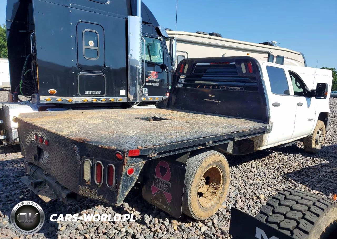 2015 Chevrolet Silverado K3500 VIN:1GB4KYC89FF640634 - 3