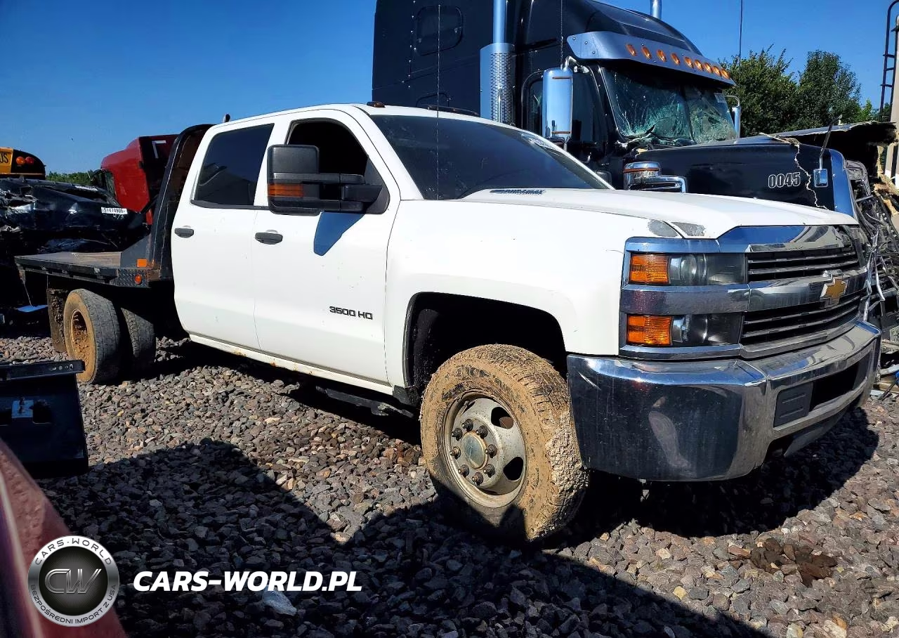 2015 Chevrolet Silverado K3500 VIN:1GB4KYC89FF640634 - 4