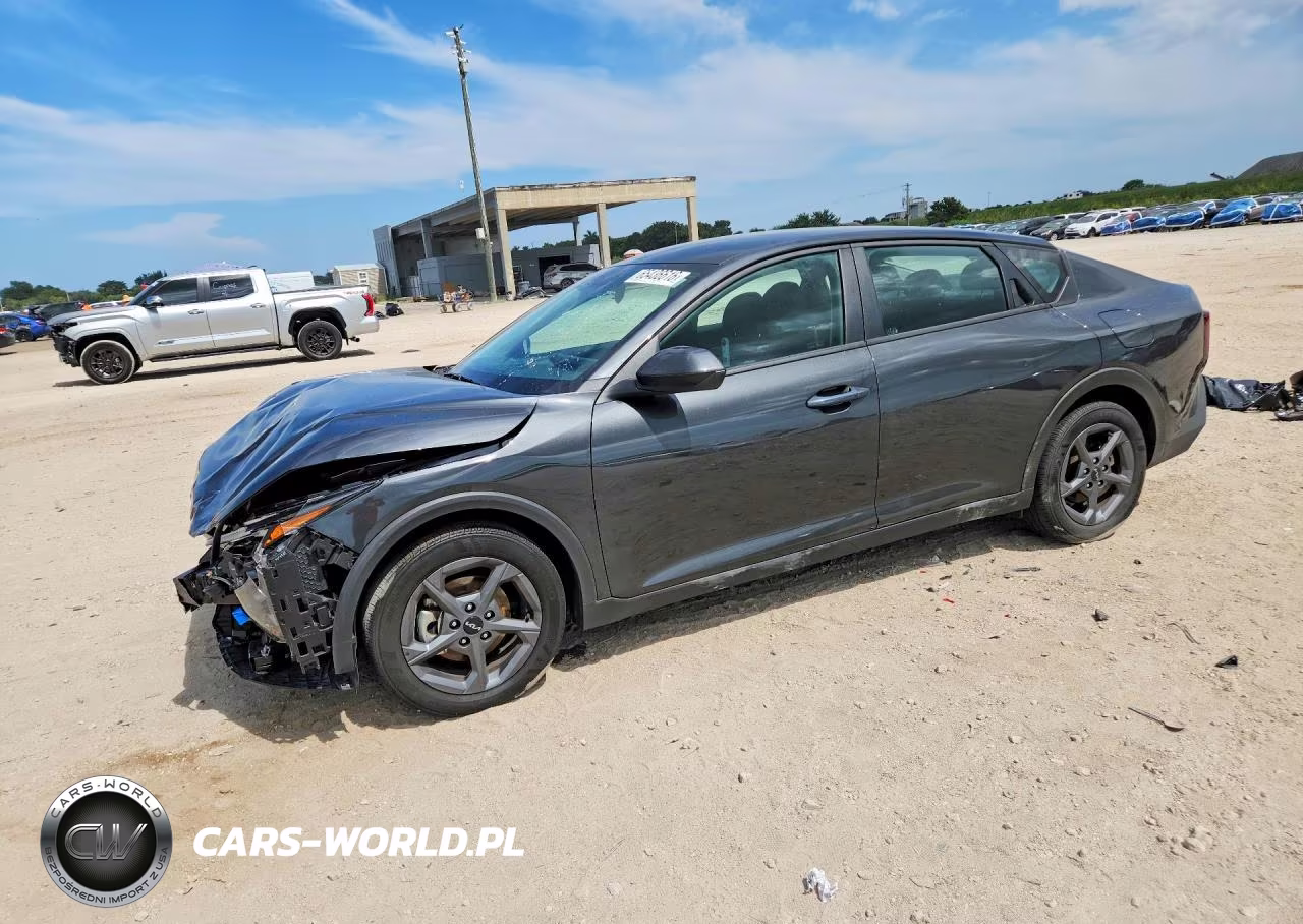 2025 Kia K4 Lxs VIN:3KPFT4DE6SE131359 - 1